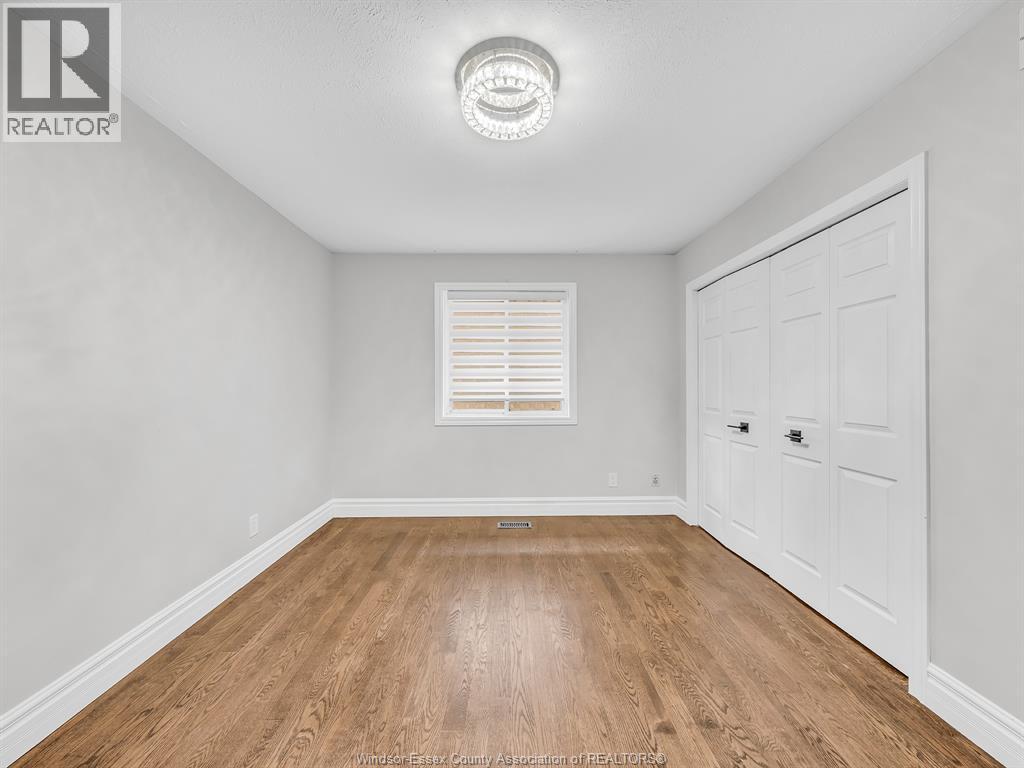 204 HAMPTON CRESCENT - 27