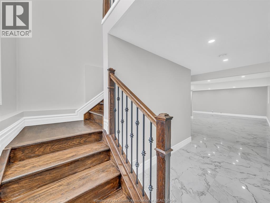 204 HAMPTON CRESCENT - 38