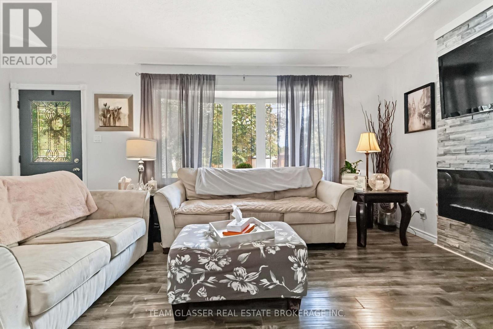 307 TWEEDSMUIR AVENUE - Image 11