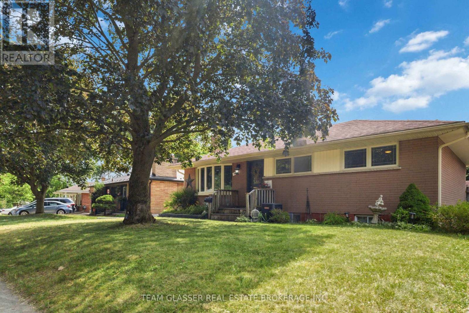 307 TWEEDSMUIR AVENUE - Image 3