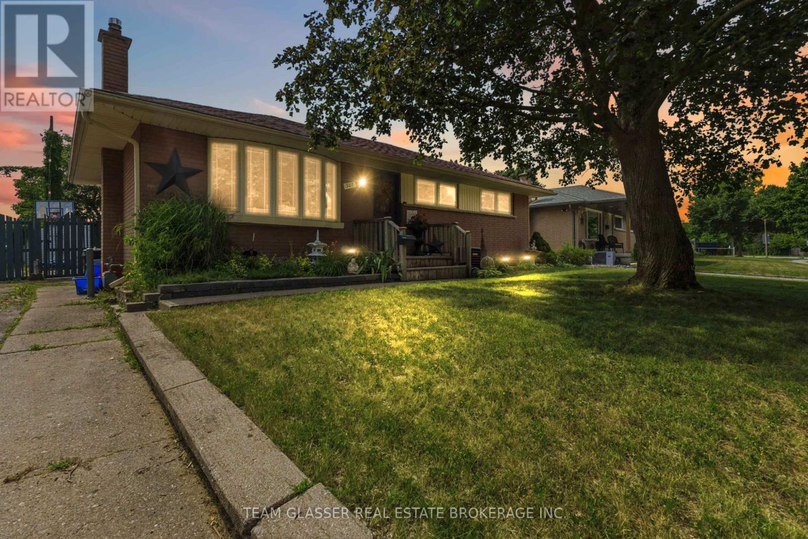 307 TWEEDSMUIR AVENUE - Image 6