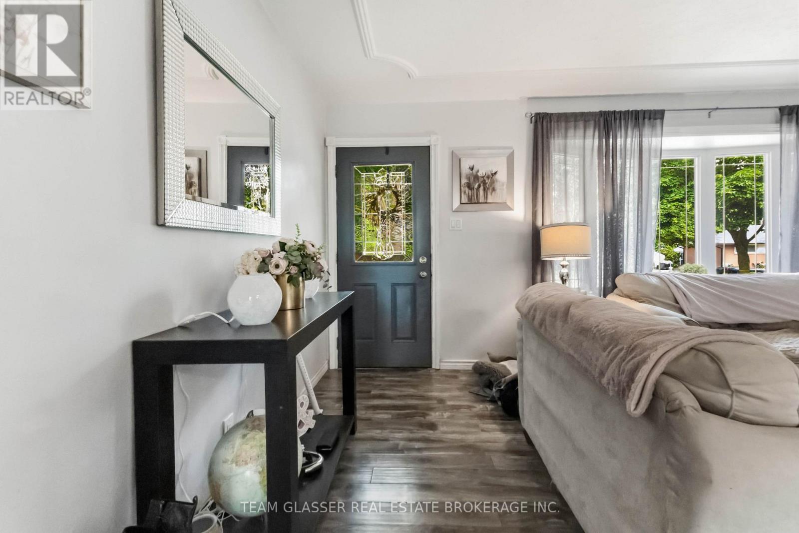 307 TWEEDSMUIR AVENUE - Image 9