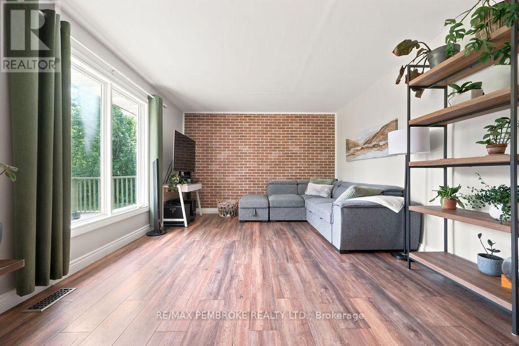 1369 B GREENWOOD ROAD - 10