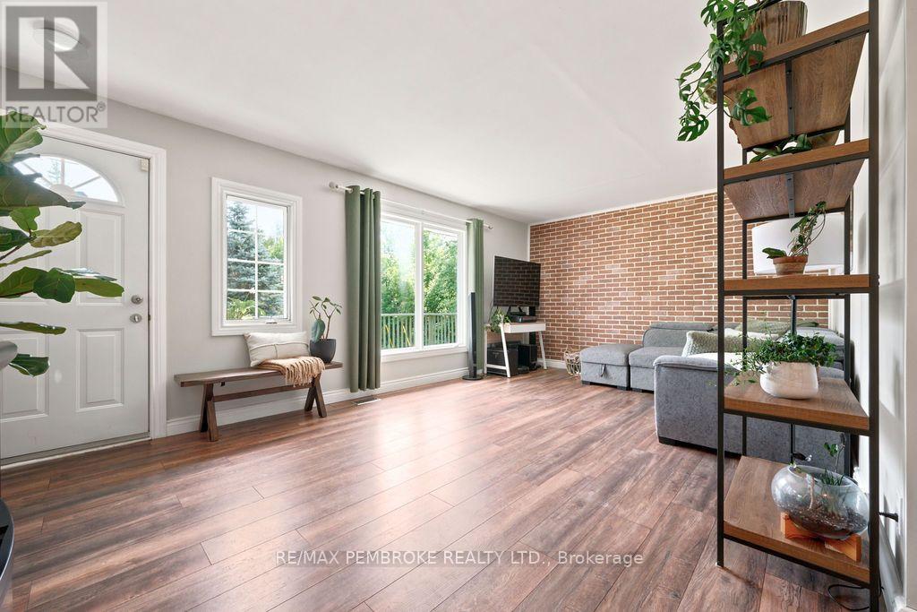 1369 B GREENWOOD ROAD - 12