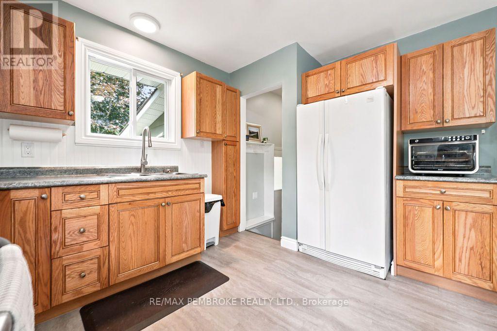 1369 B GREENWOOD ROAD - 17