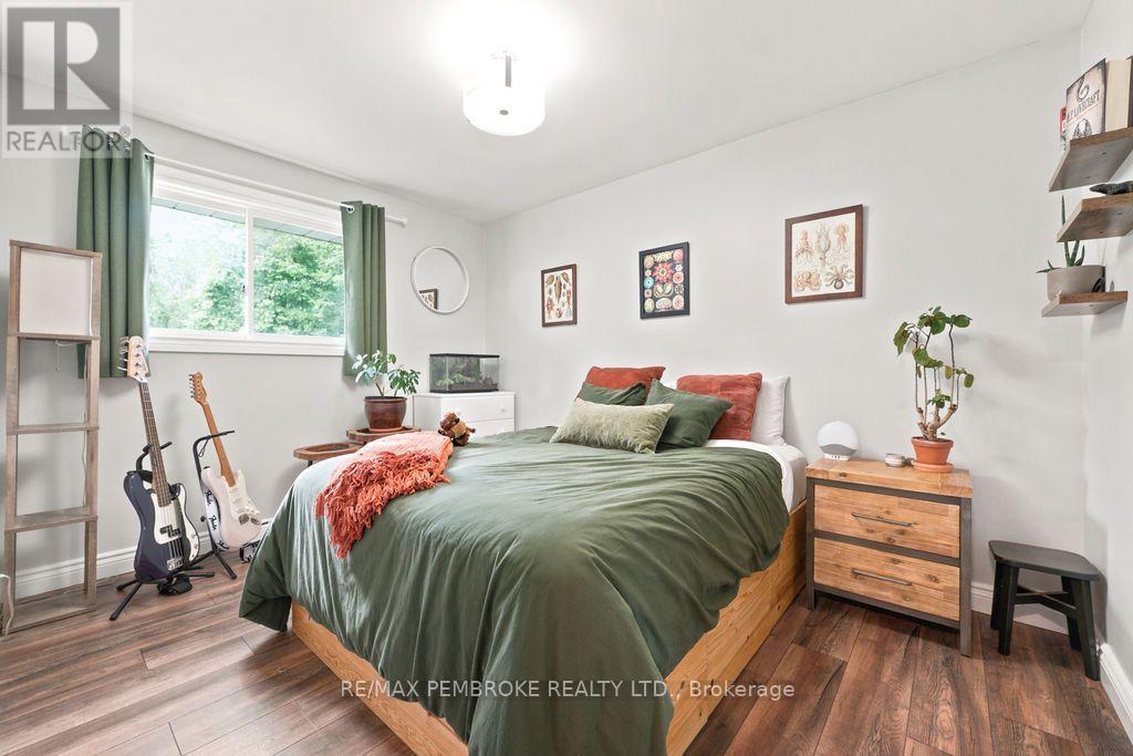 1369 B GREENWOOD ROAD - 19