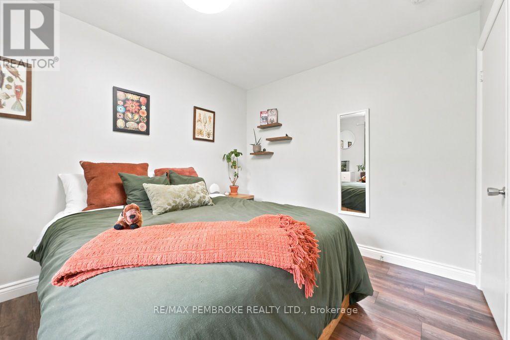 1369 B GREENWOOD ROAD - 21