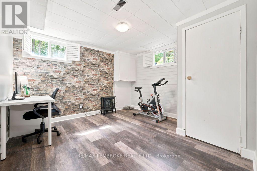 1369 B GREENWOOD ROAD - 27