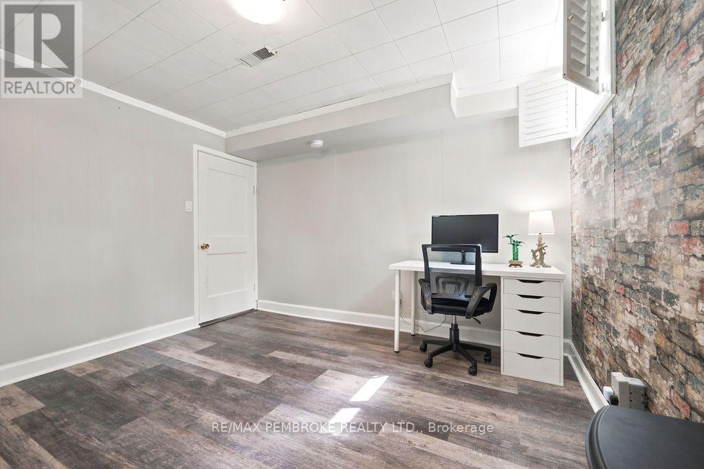 1369 B GREENWOOD ROAD - 29
