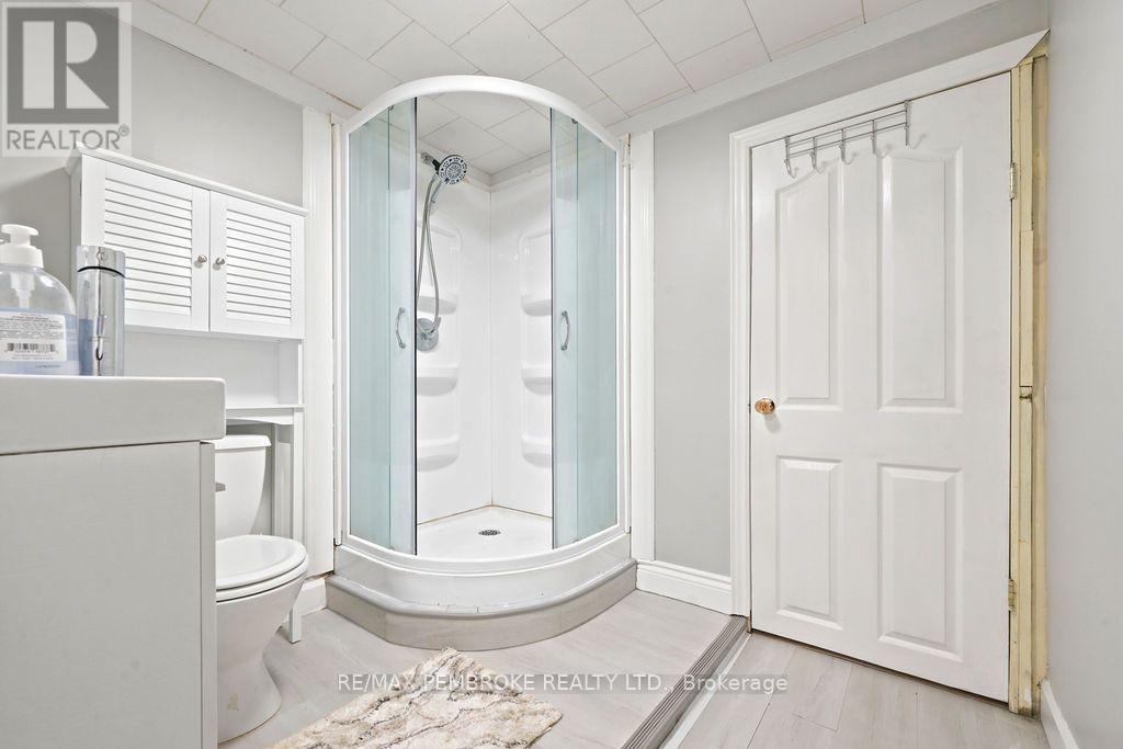 1369 B GREENWOOD ROAD - 33