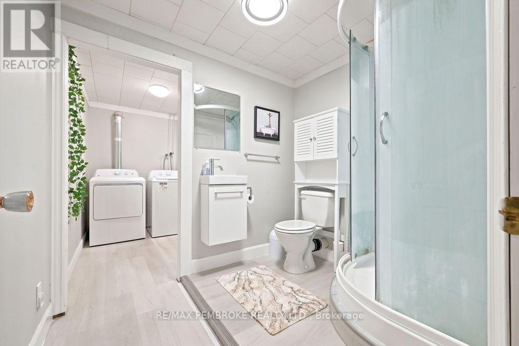 1369 B GREENWOOD ROAD - 34
