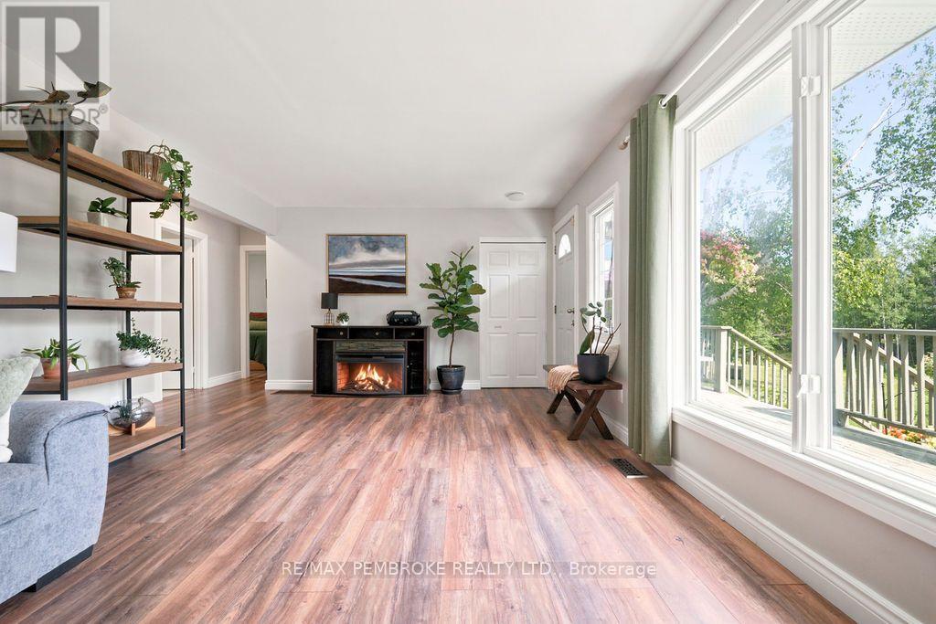 1369 B GREENWOOD ROAD - 8