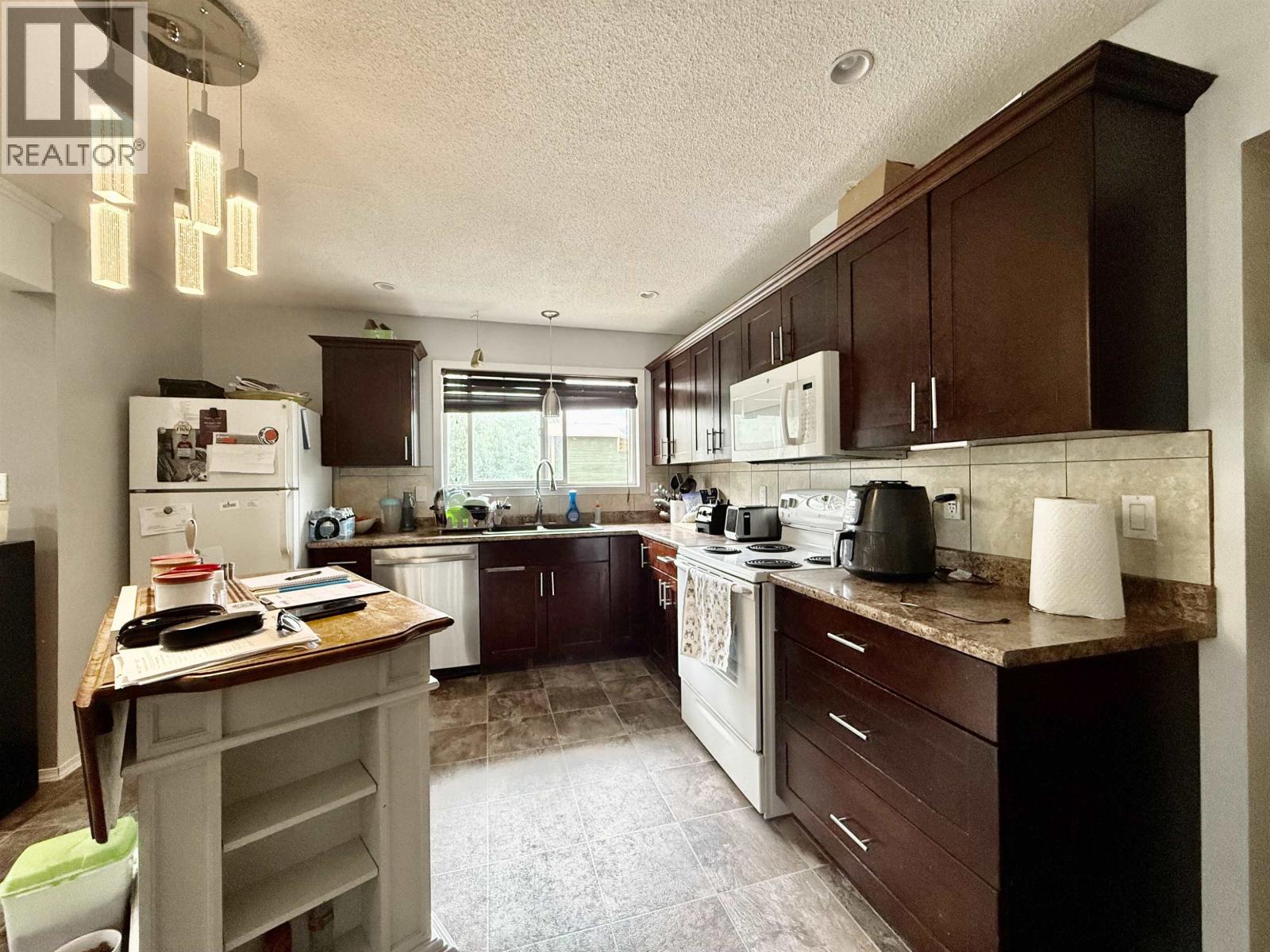 2055-2057 KANATA AVENUE - 5