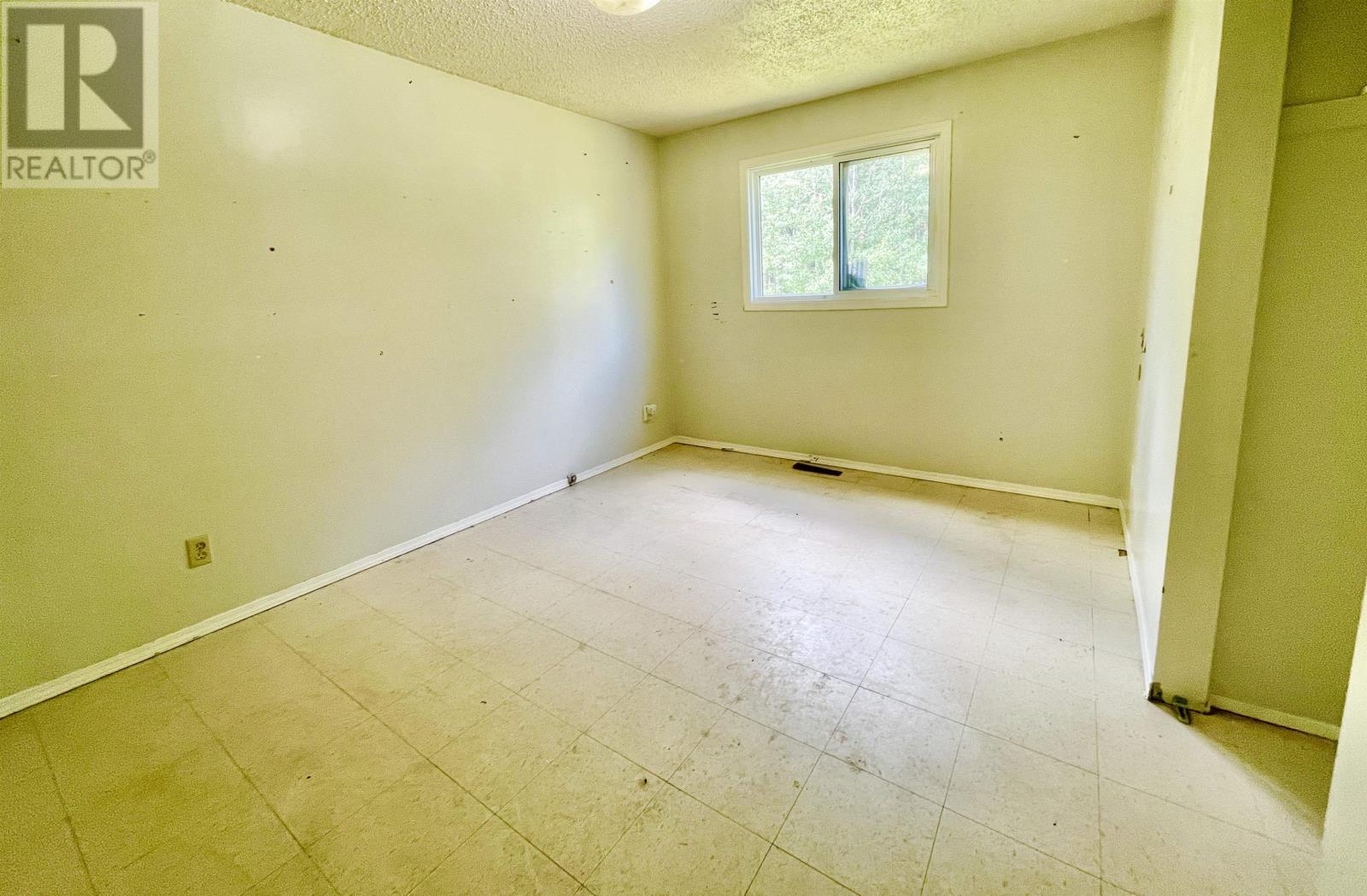 64 Wellington RD - 10