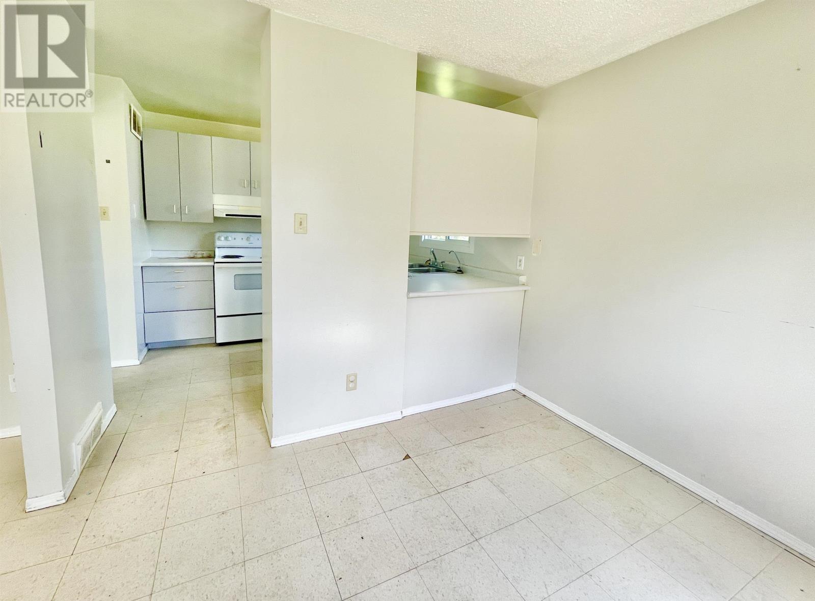 64 Wellington RD - Image 8