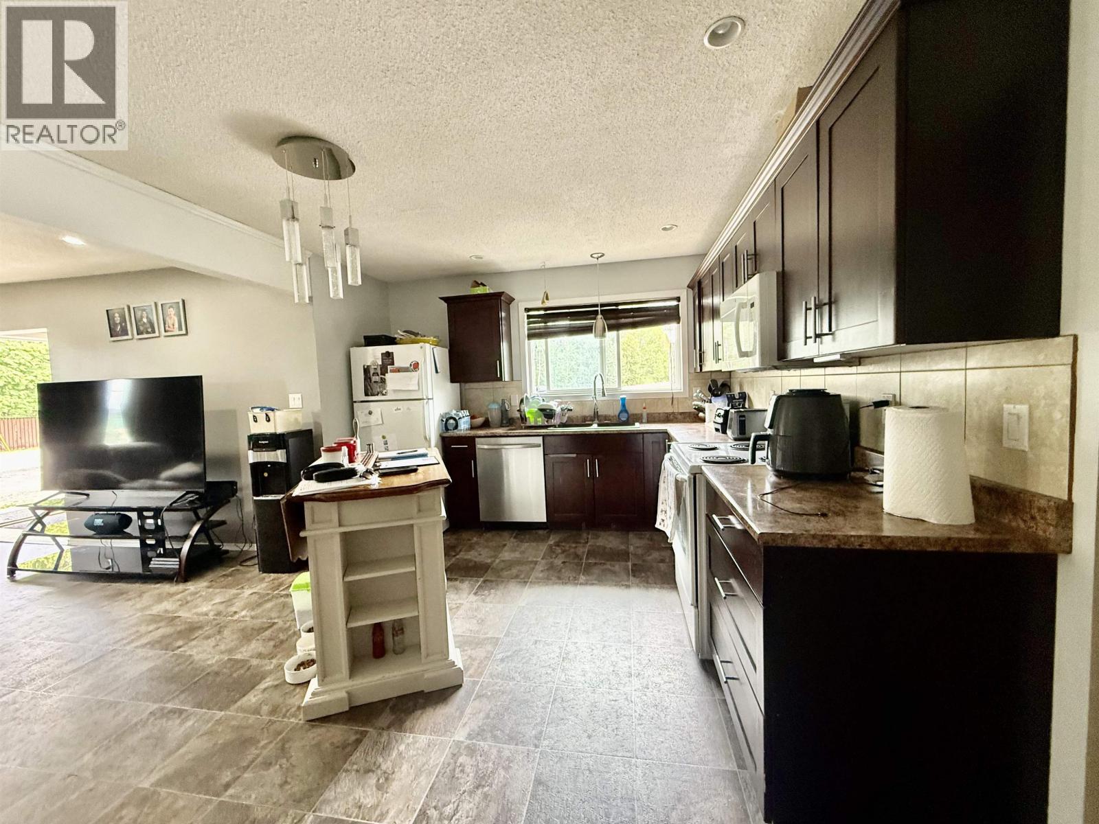 2055-2057 KANATA AVENUE - 7
