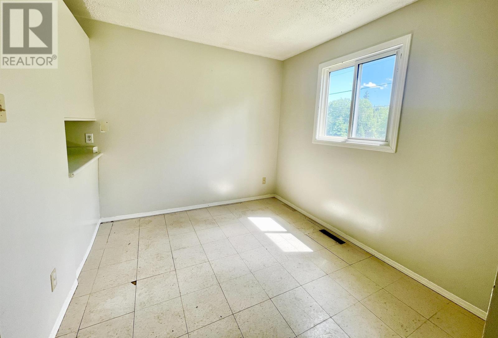 64 Wellington RD - 7