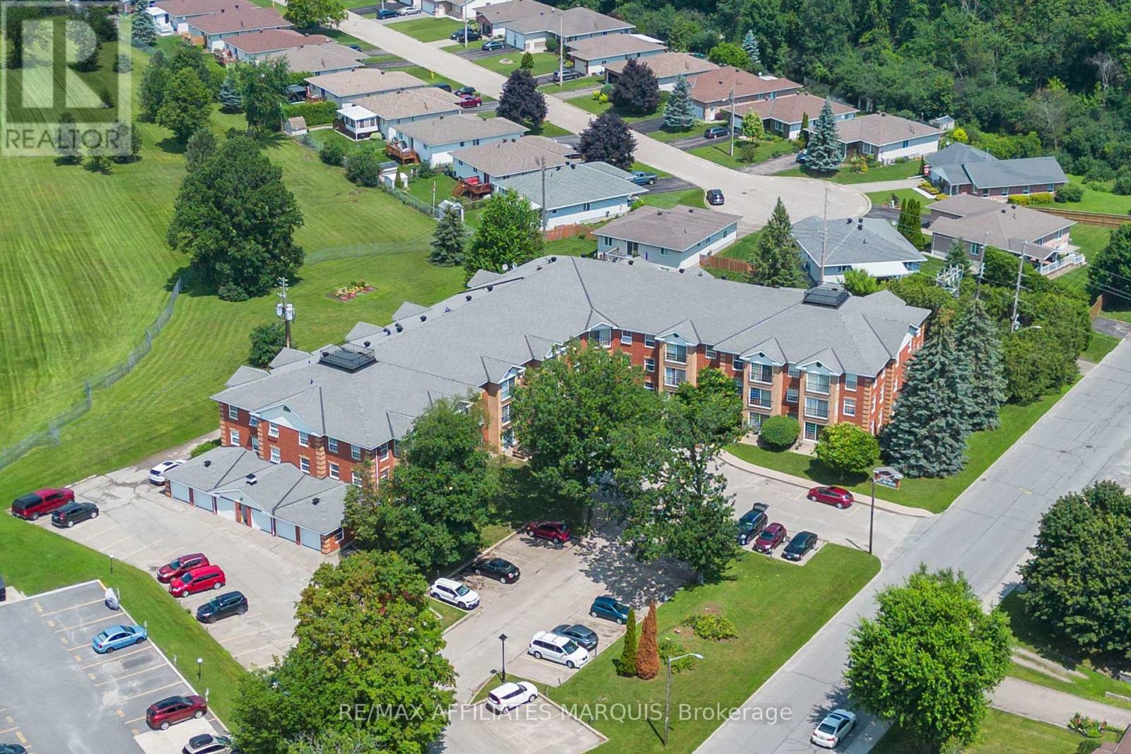 #UNIT #316 40 PEARL STREET - 2