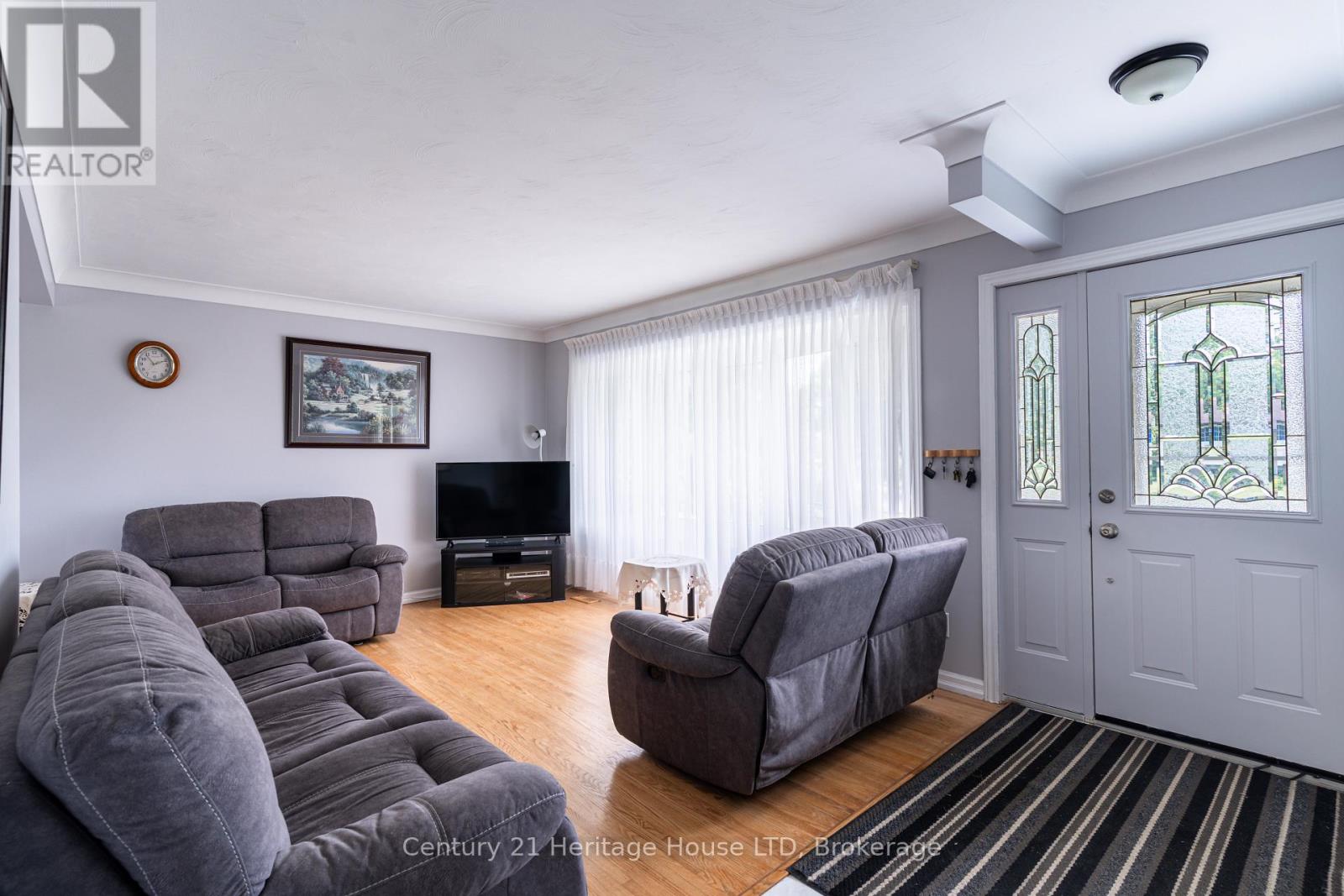 64 CROYDON DRIVE - 12