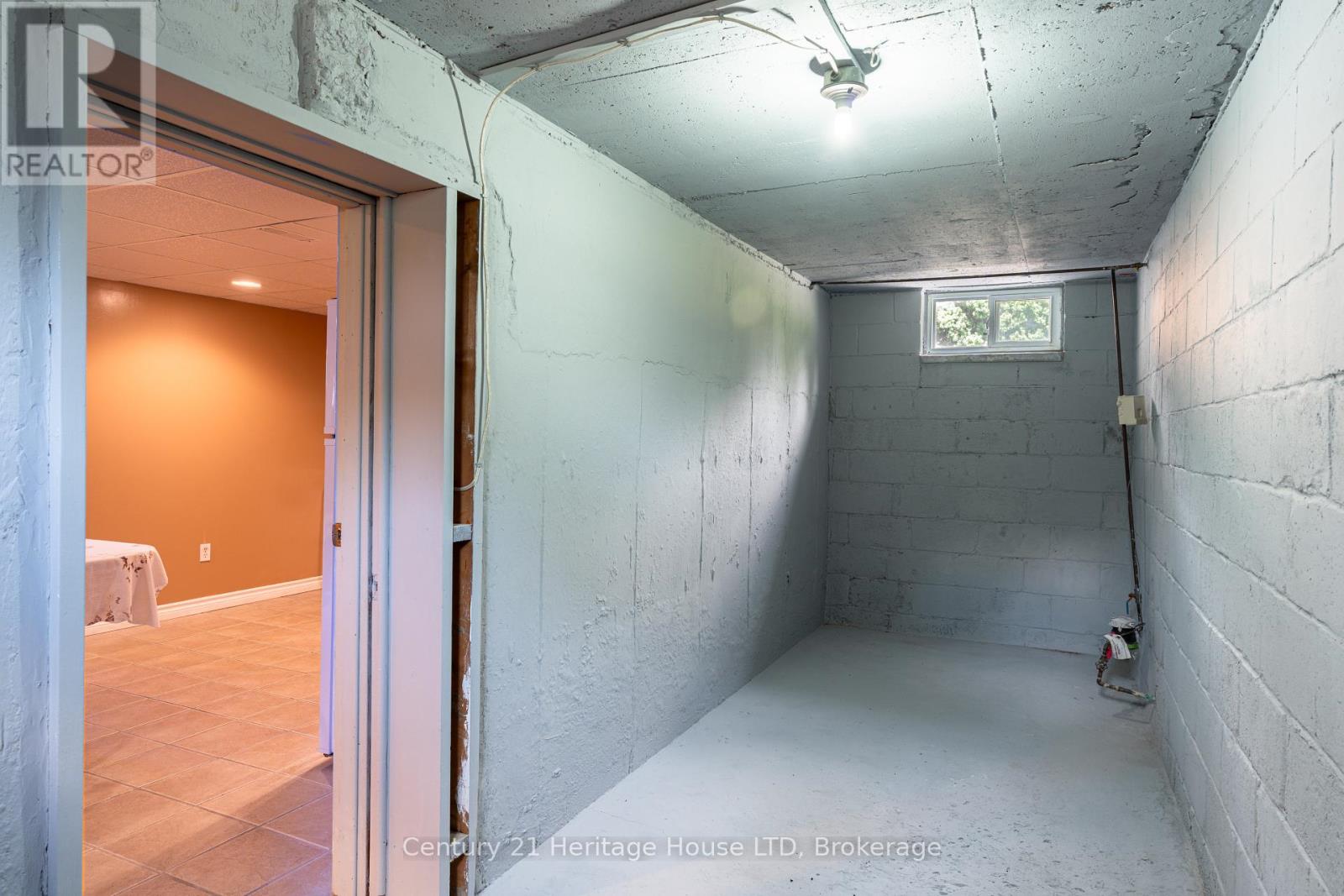 64 CROYDON DRIVE - 28