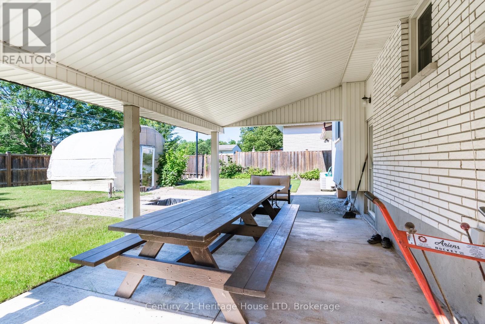64 CROYDON DRIVE - 31