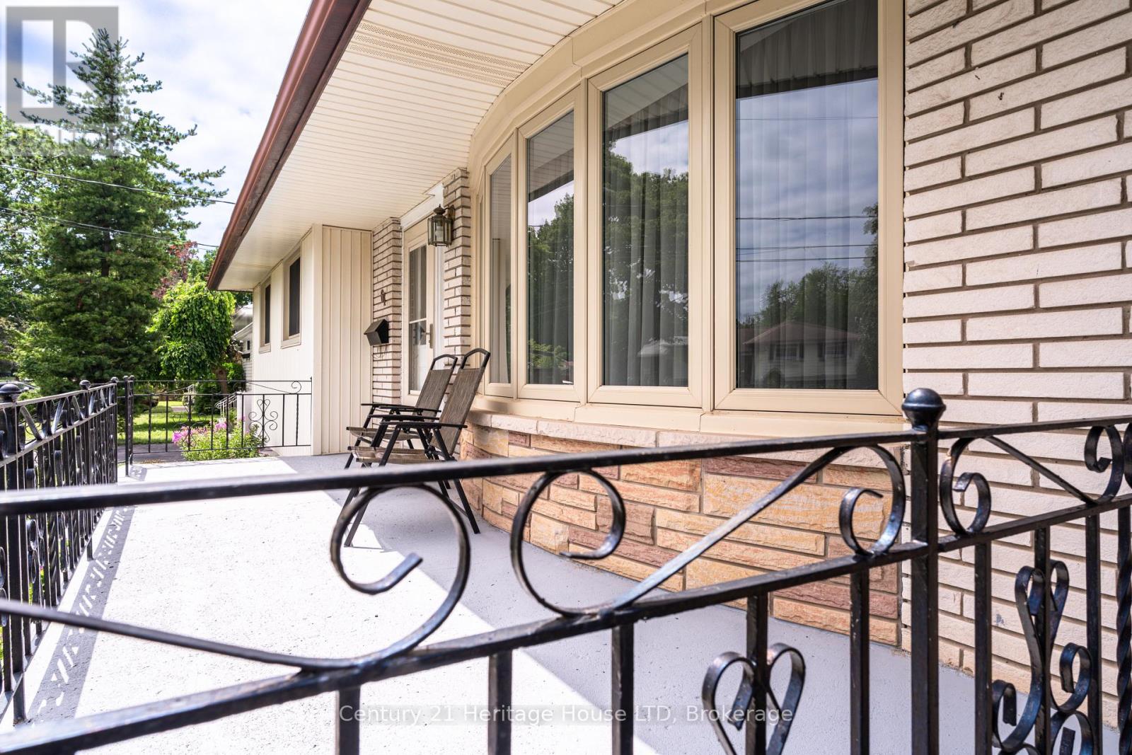 64 CROYDON DRIVE - 40
