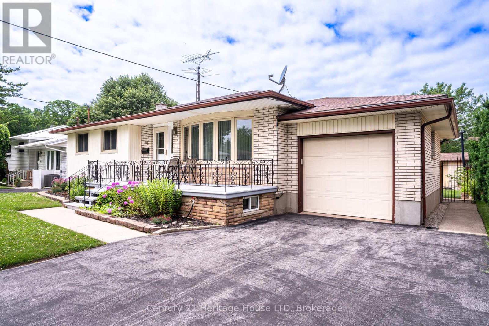 64 CROYDON DRIVE - 41