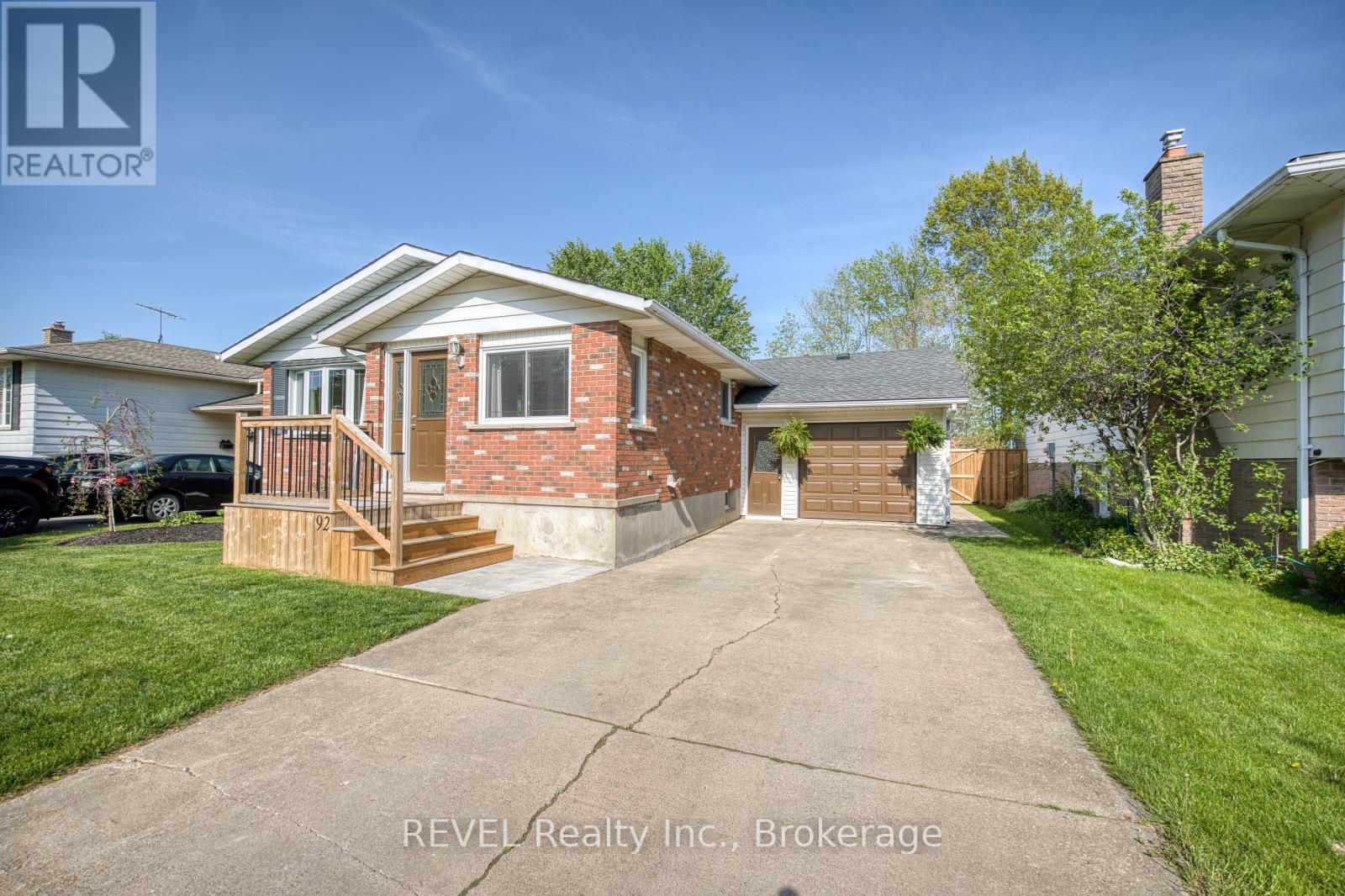 92 ROYAL OAK DRIVE - 1