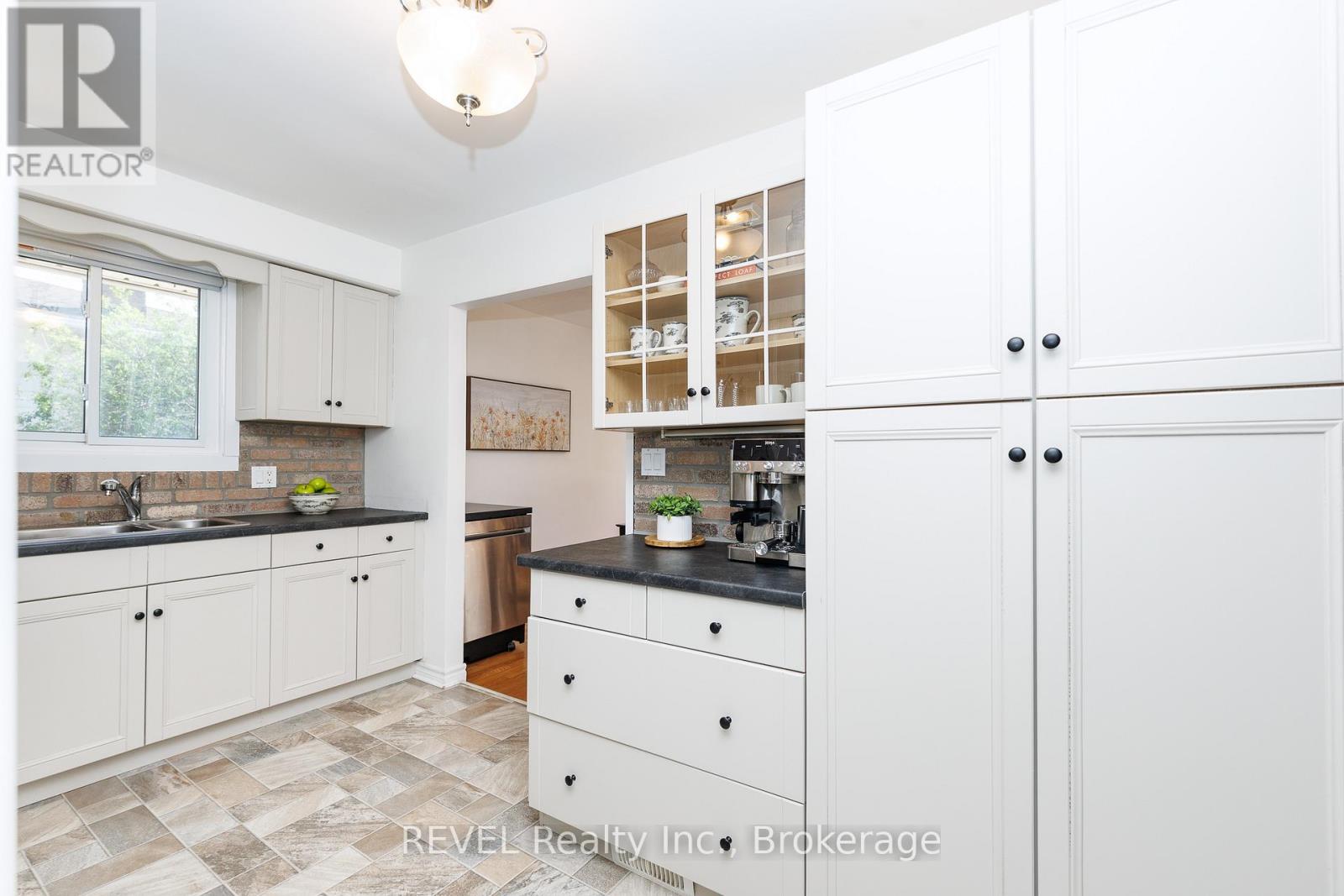 92 ROYAL OAK DRIVE - 15