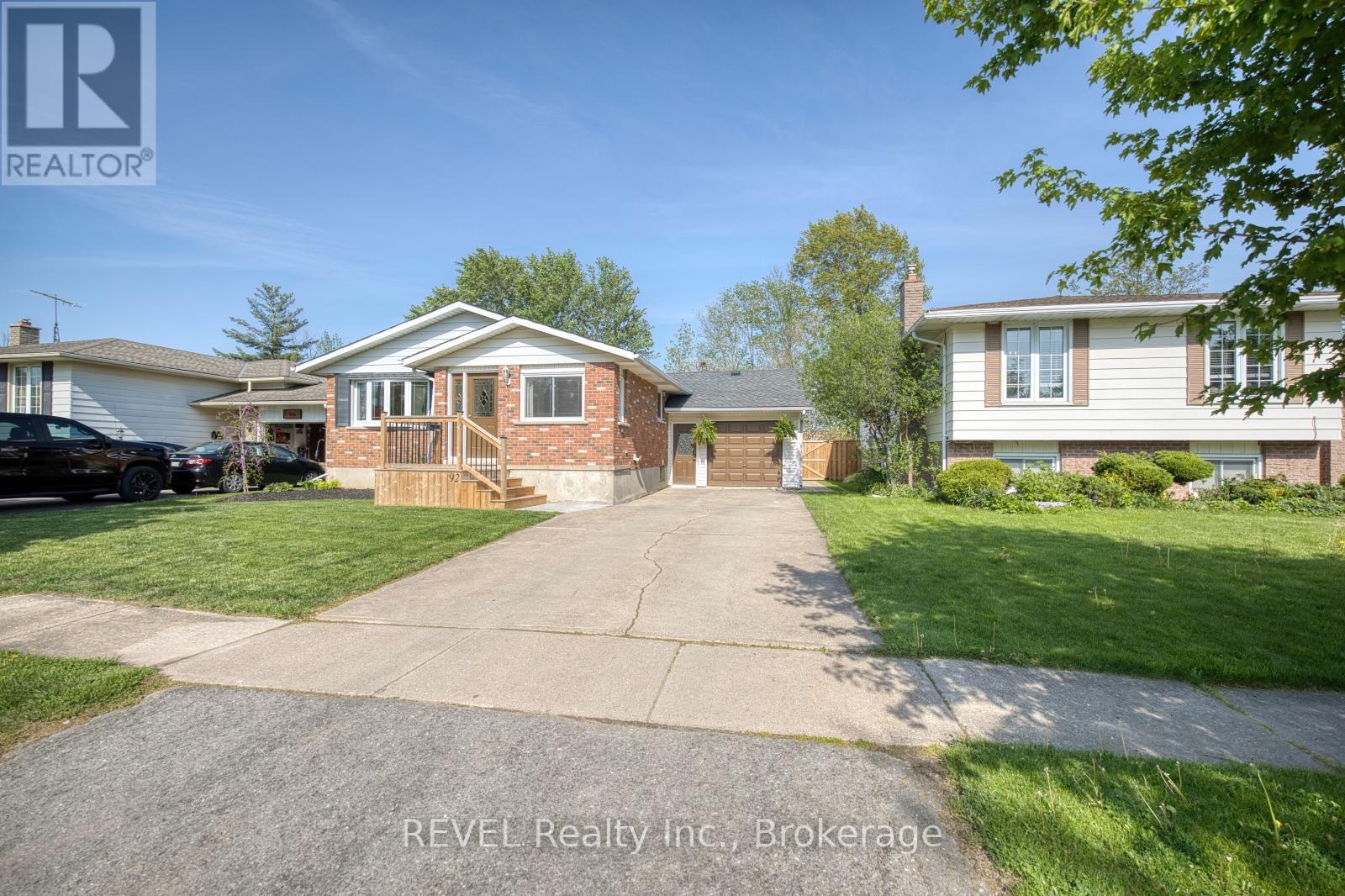 92 ROYAL OAK DRIVE - 2