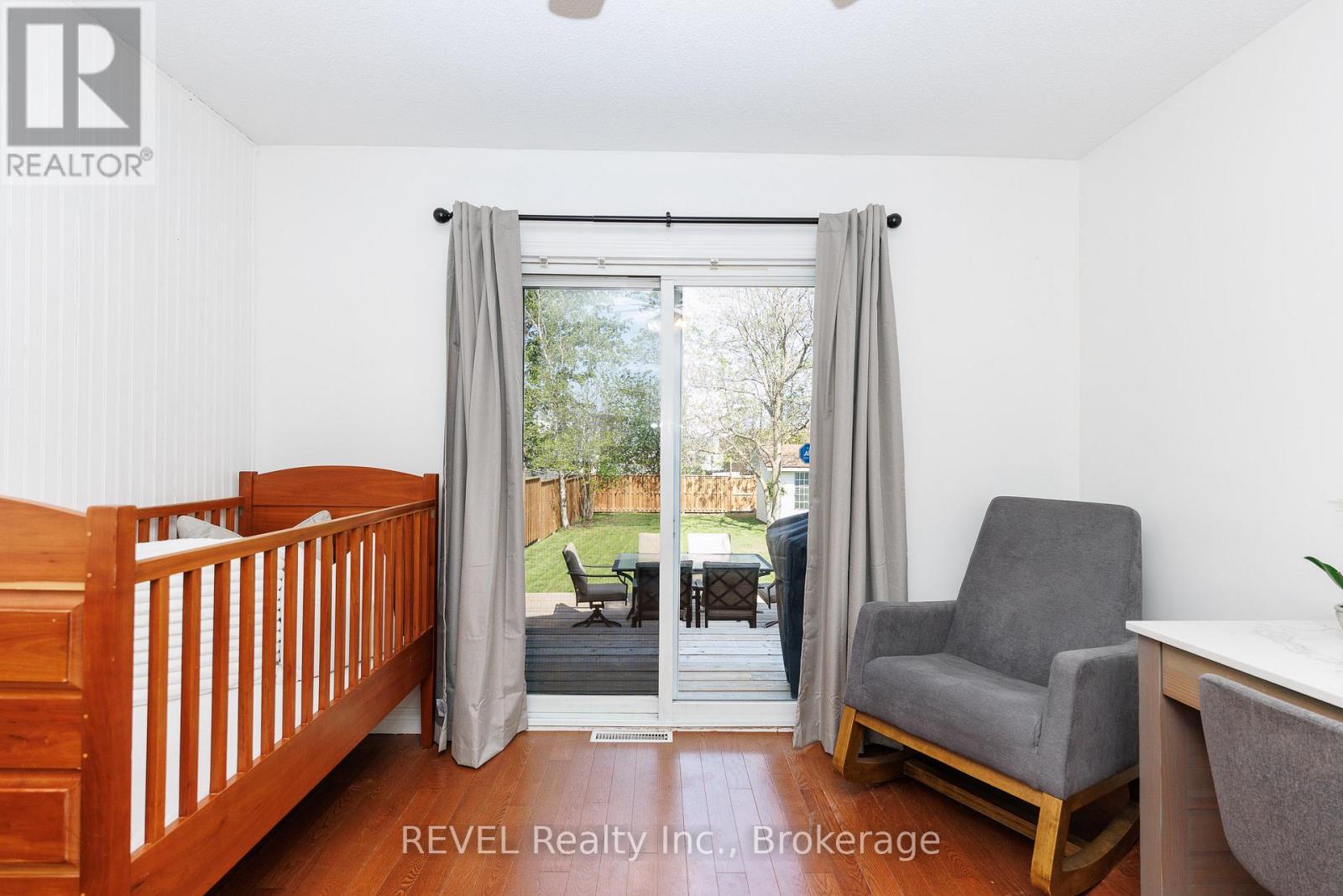 92 ROYAL OAK DRIVE - 21