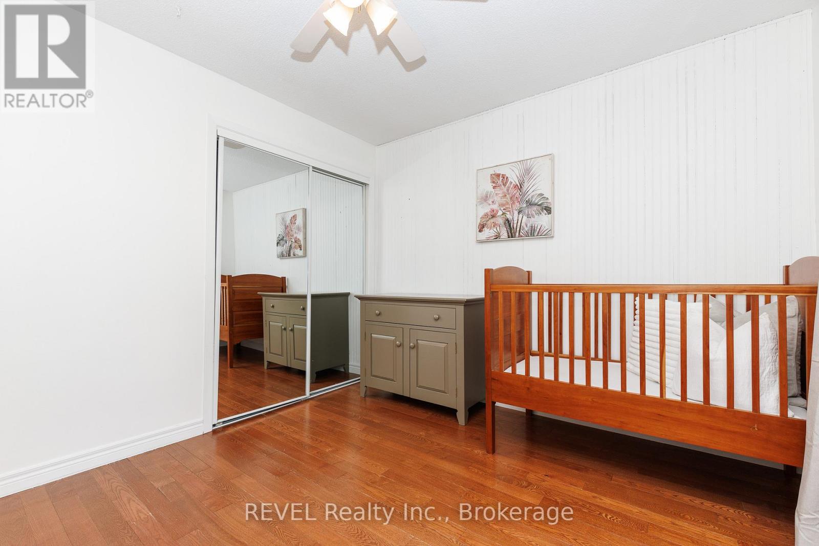 92 ROYAL OAK DRIVE - 22