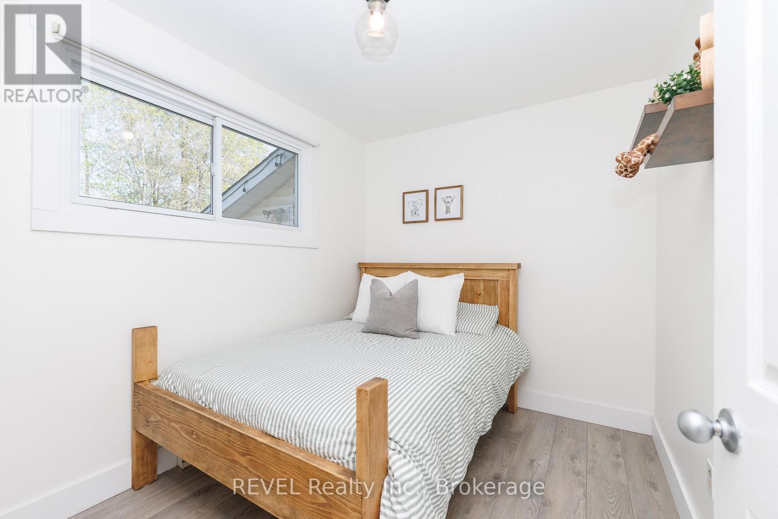 92 ROYAL OAK DRIVE - 23