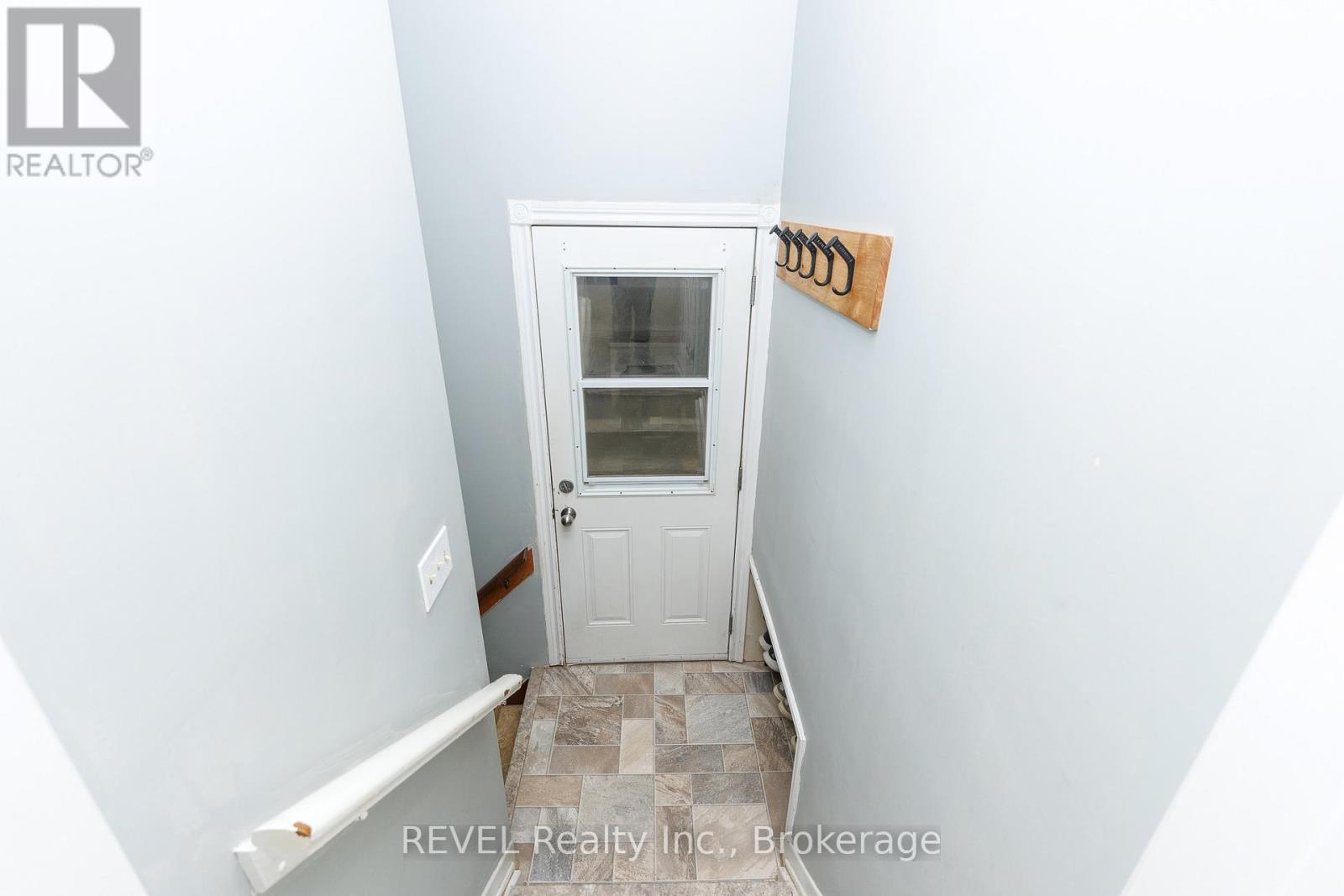 92 ROYAL OAK DRIVE - 25