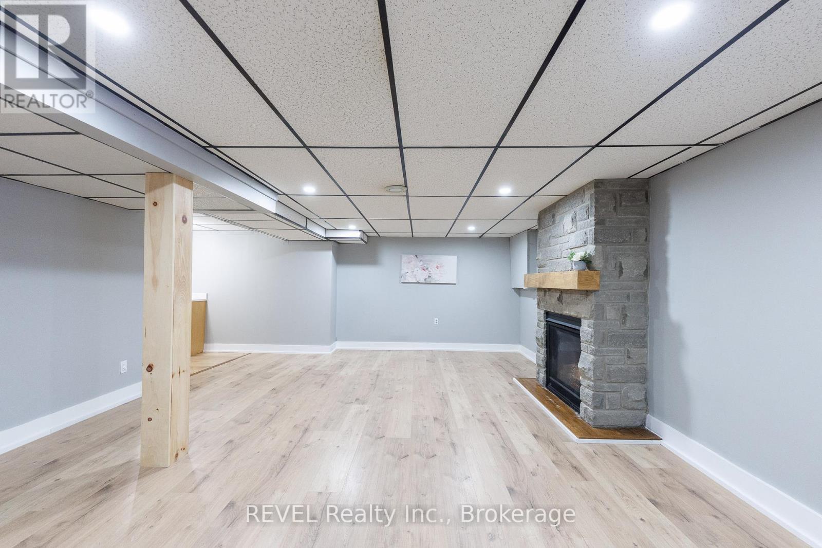 92 ROYAL OAK DRIVE - 28