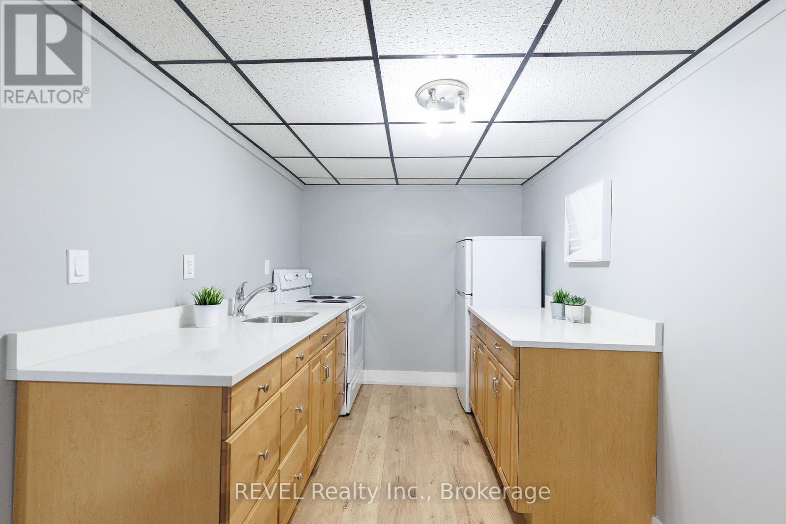 92 ROYAL OAK DRIVE - 29