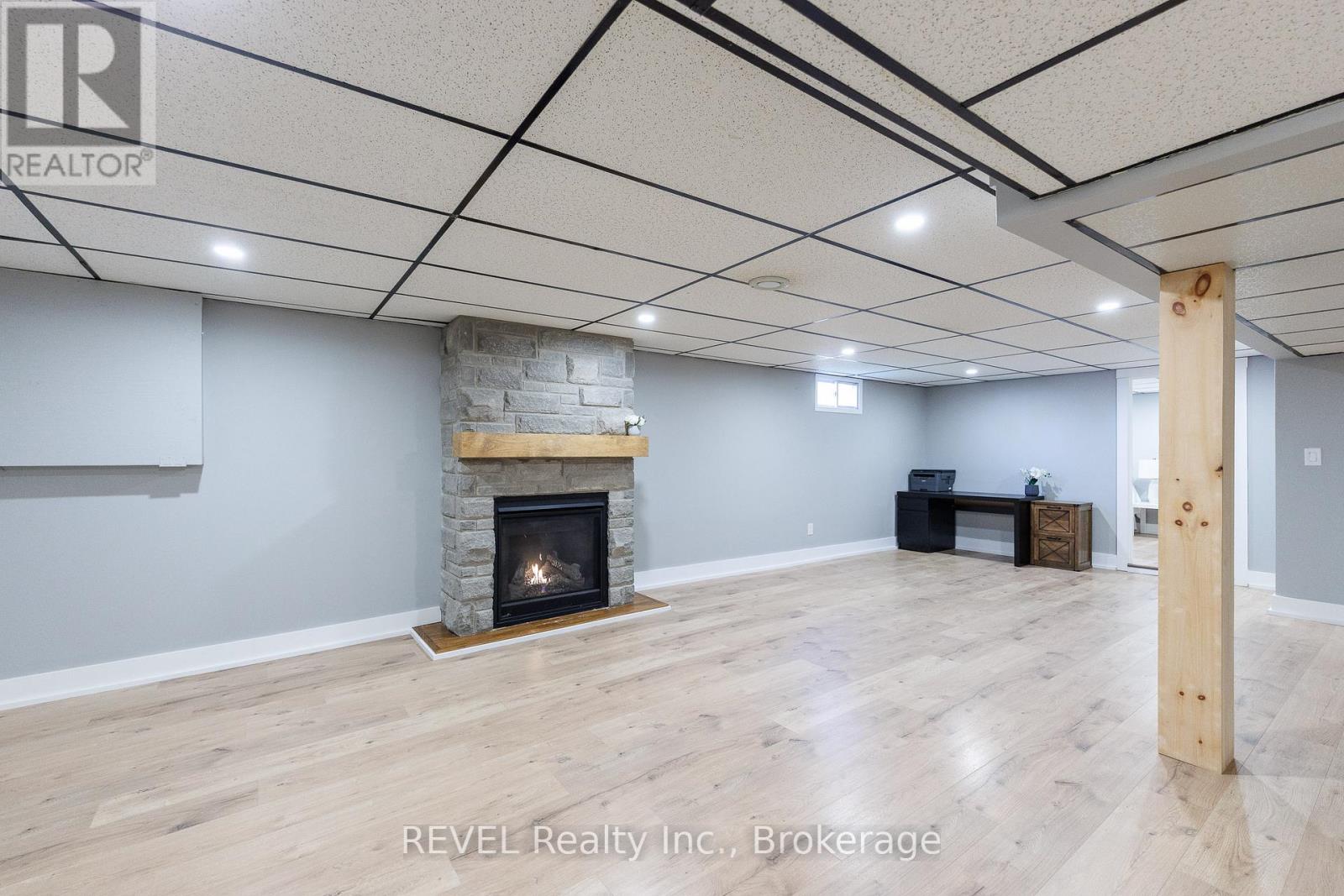 92 ROYAL OAK DRIVE - 31