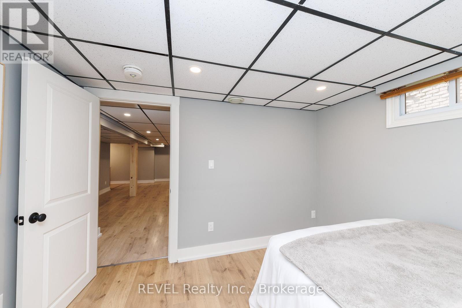 92 ROYAL OAK DRIVE - 35