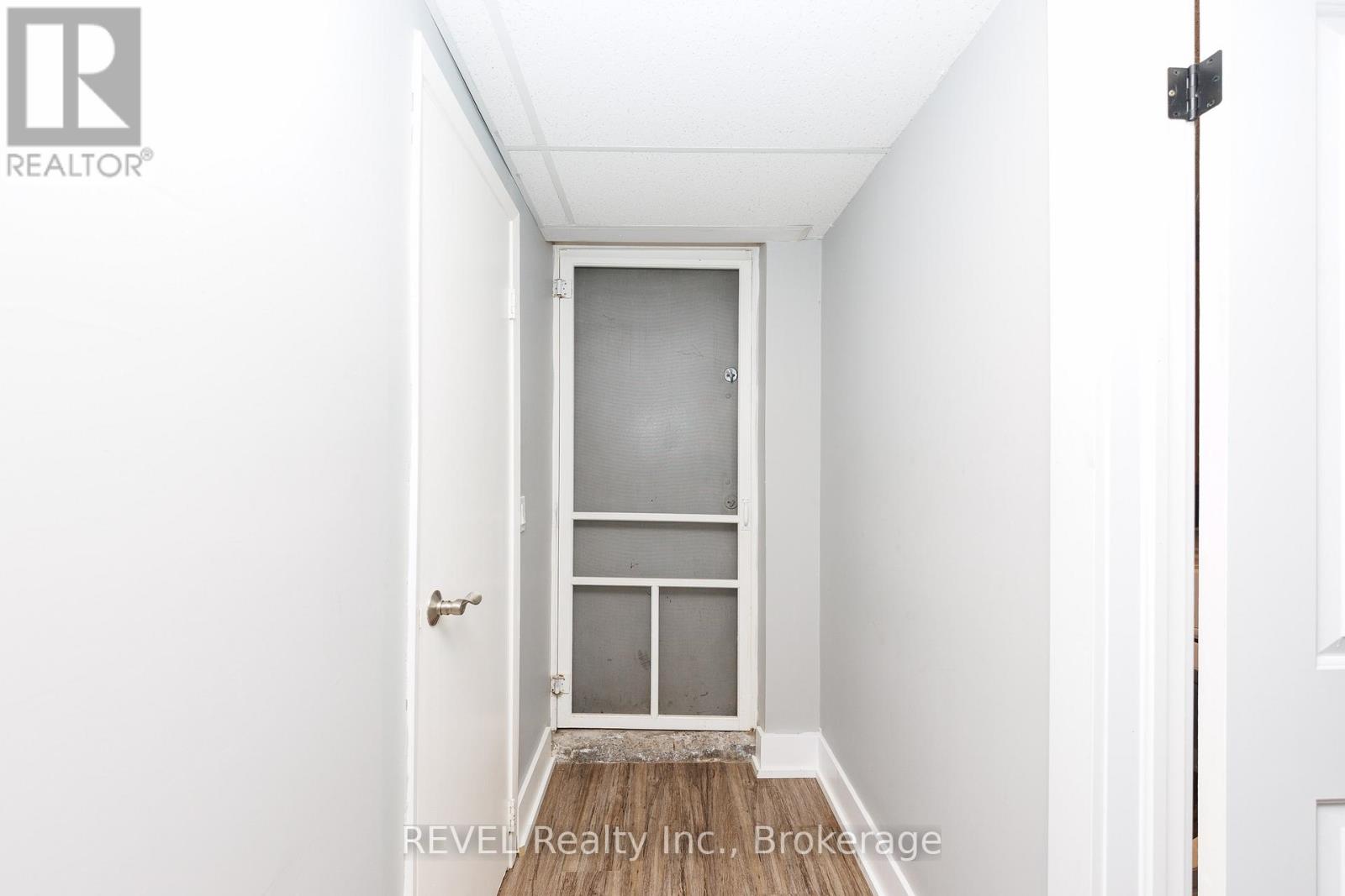 92 ROYAL OAK DRIVE - 37