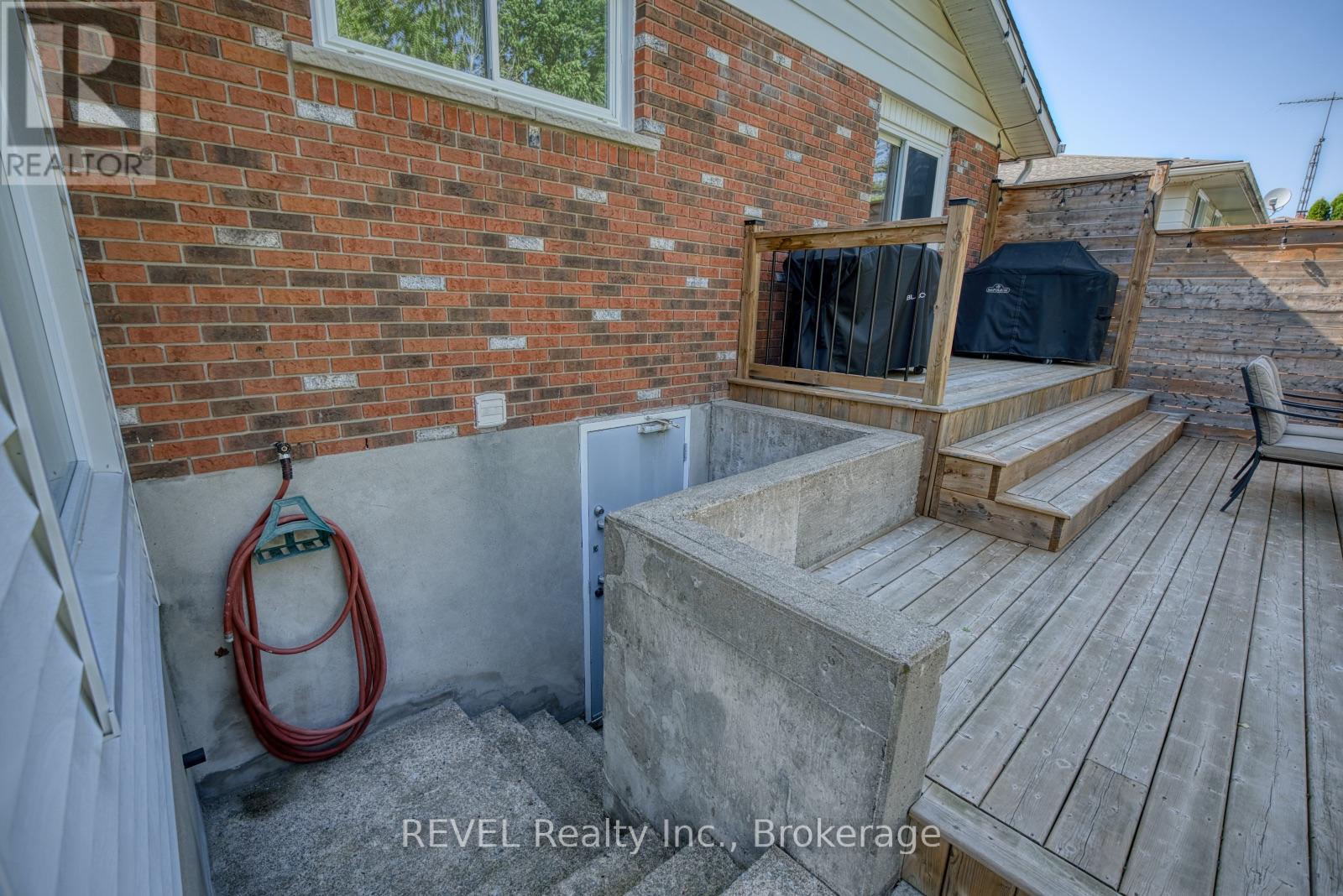 92 ROYAL OAK DRIVE - 38