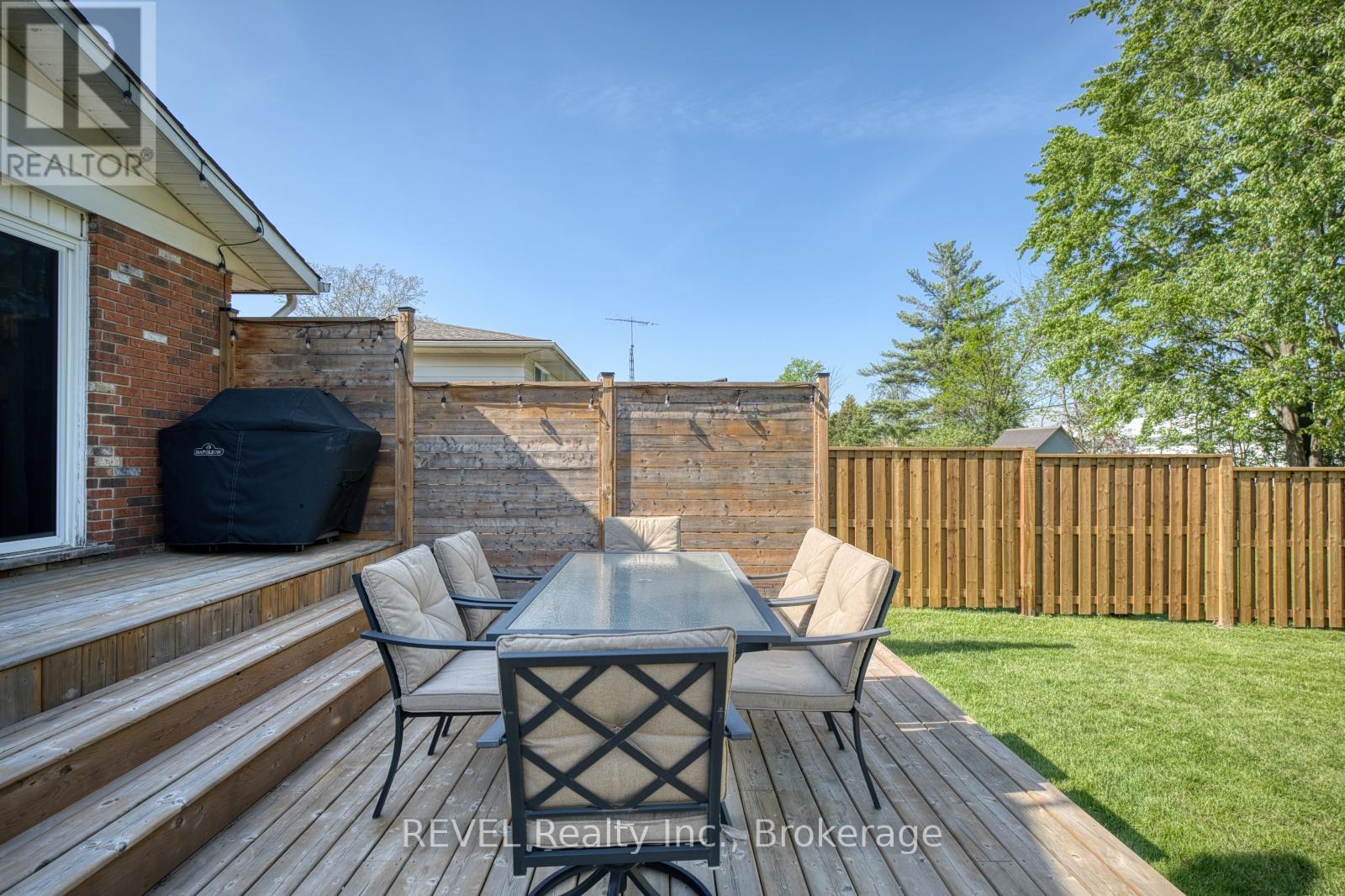92 ROYAL OAK DRIVE - 40