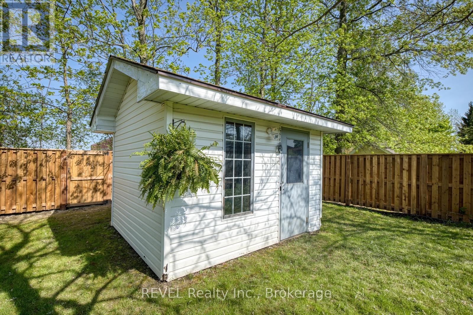 92 ROYAL OAK DRIVE - 42