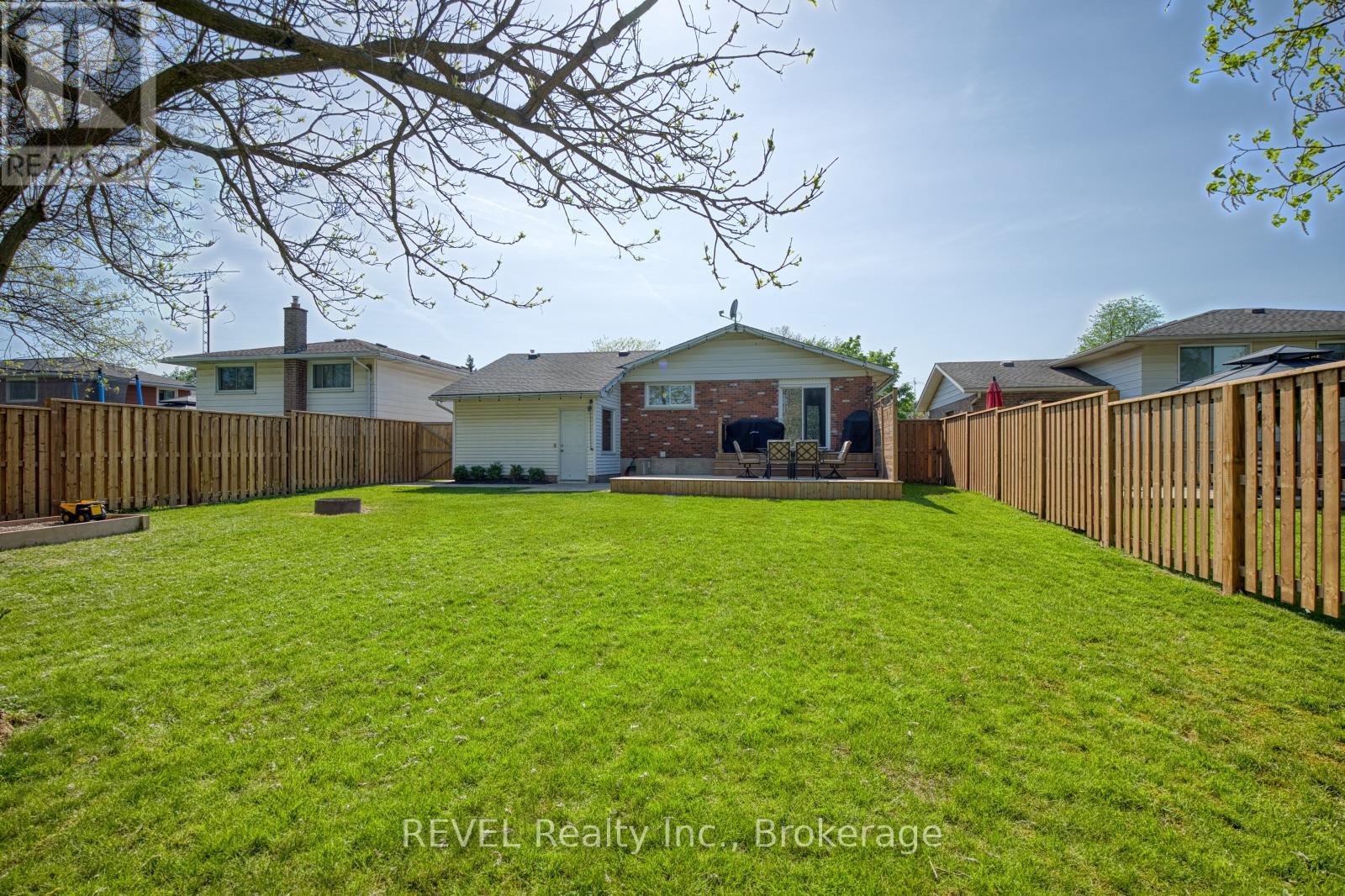 92 ROYAL OAK DRIVE - 43