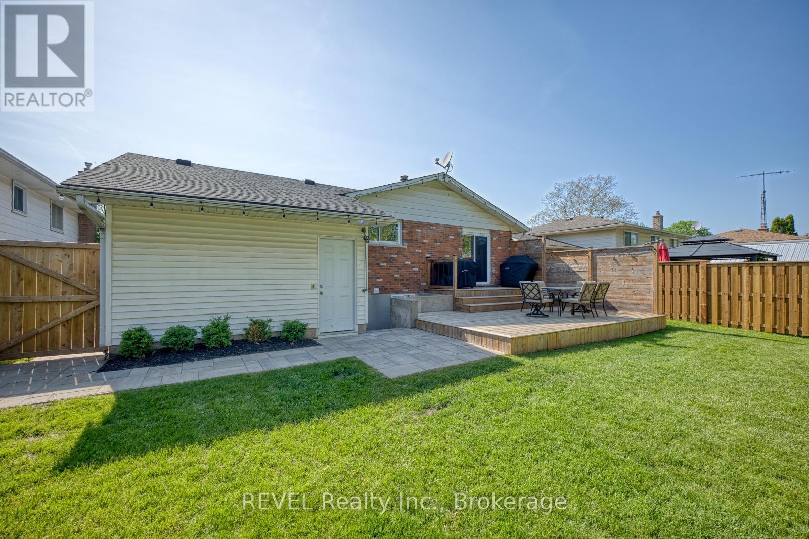 92 ROYAL OAK DRIVE - 44