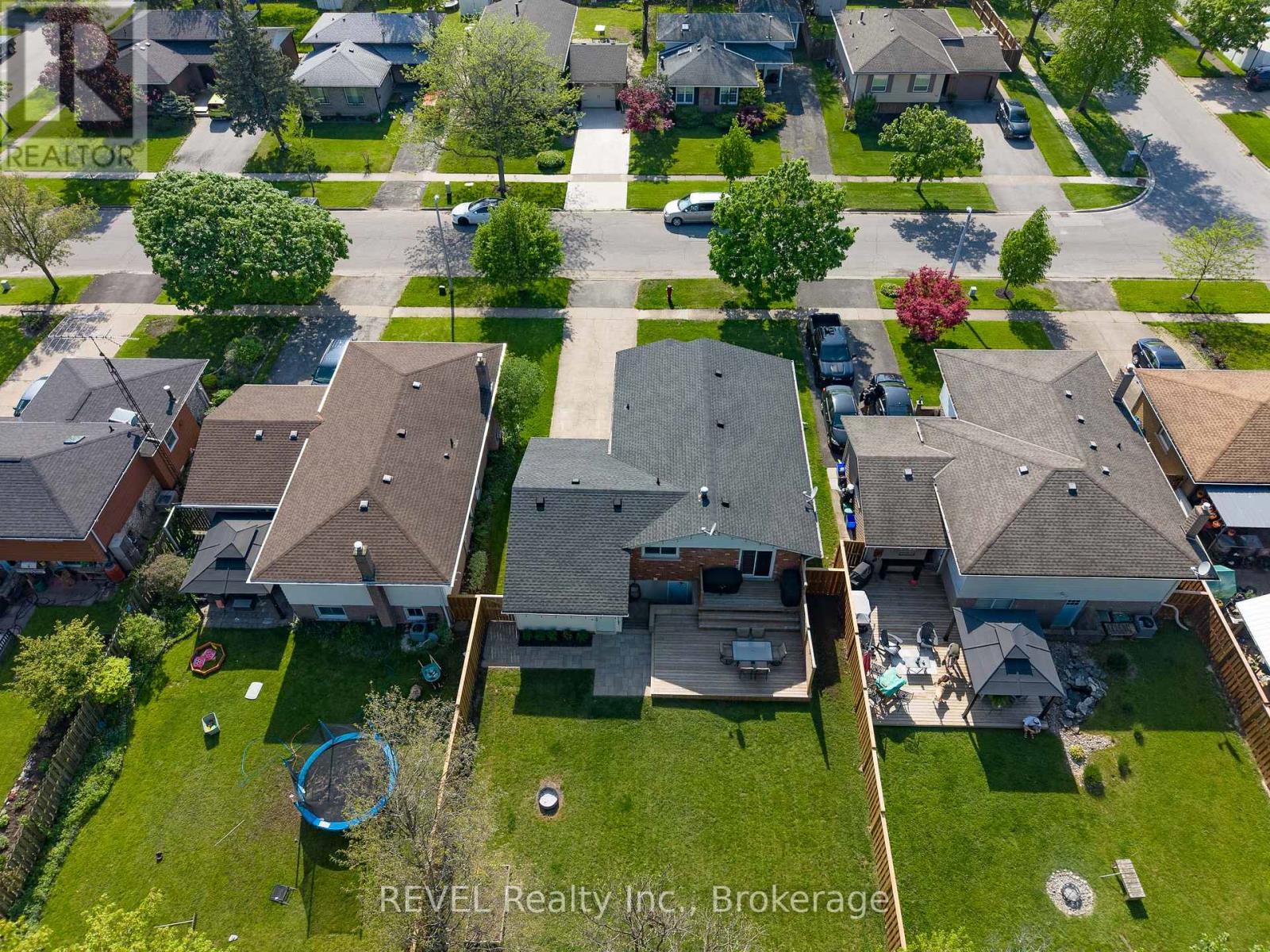 92 ROYAL OAK DRIVE - 46
