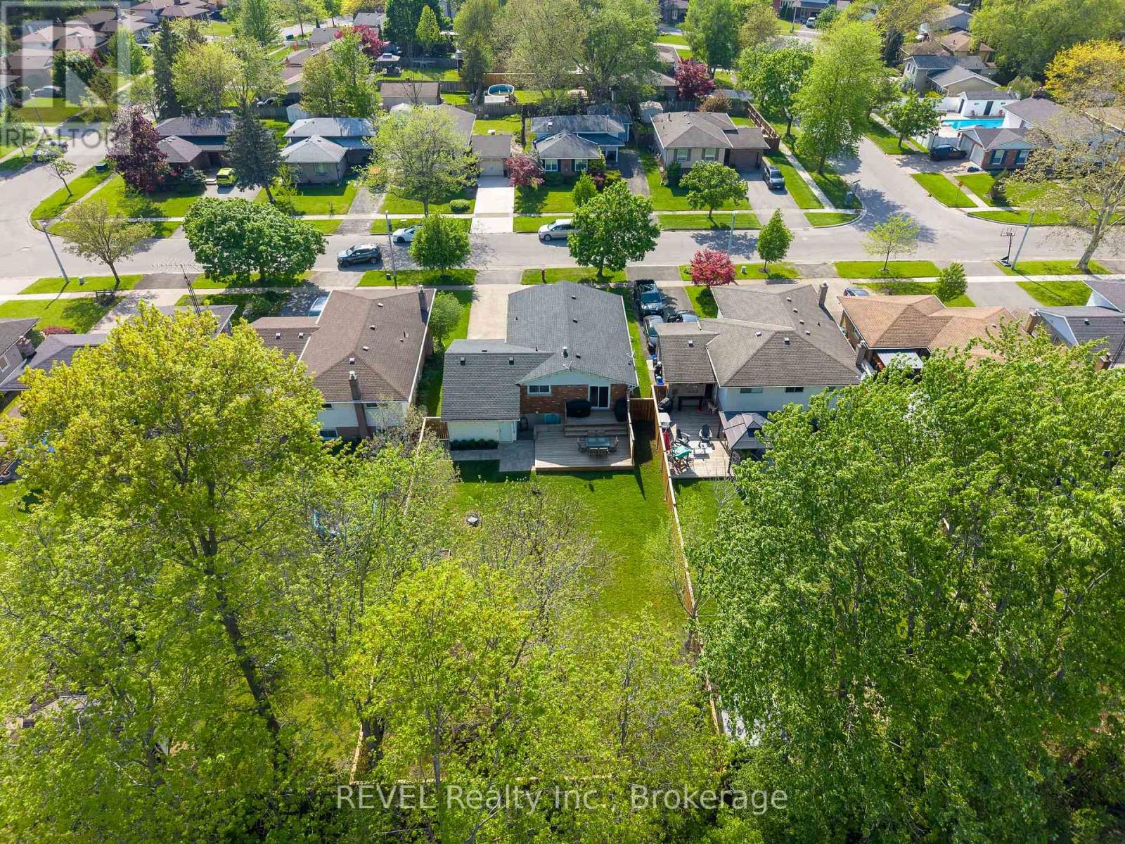 92 ROYAL OAK DRIVE - 47