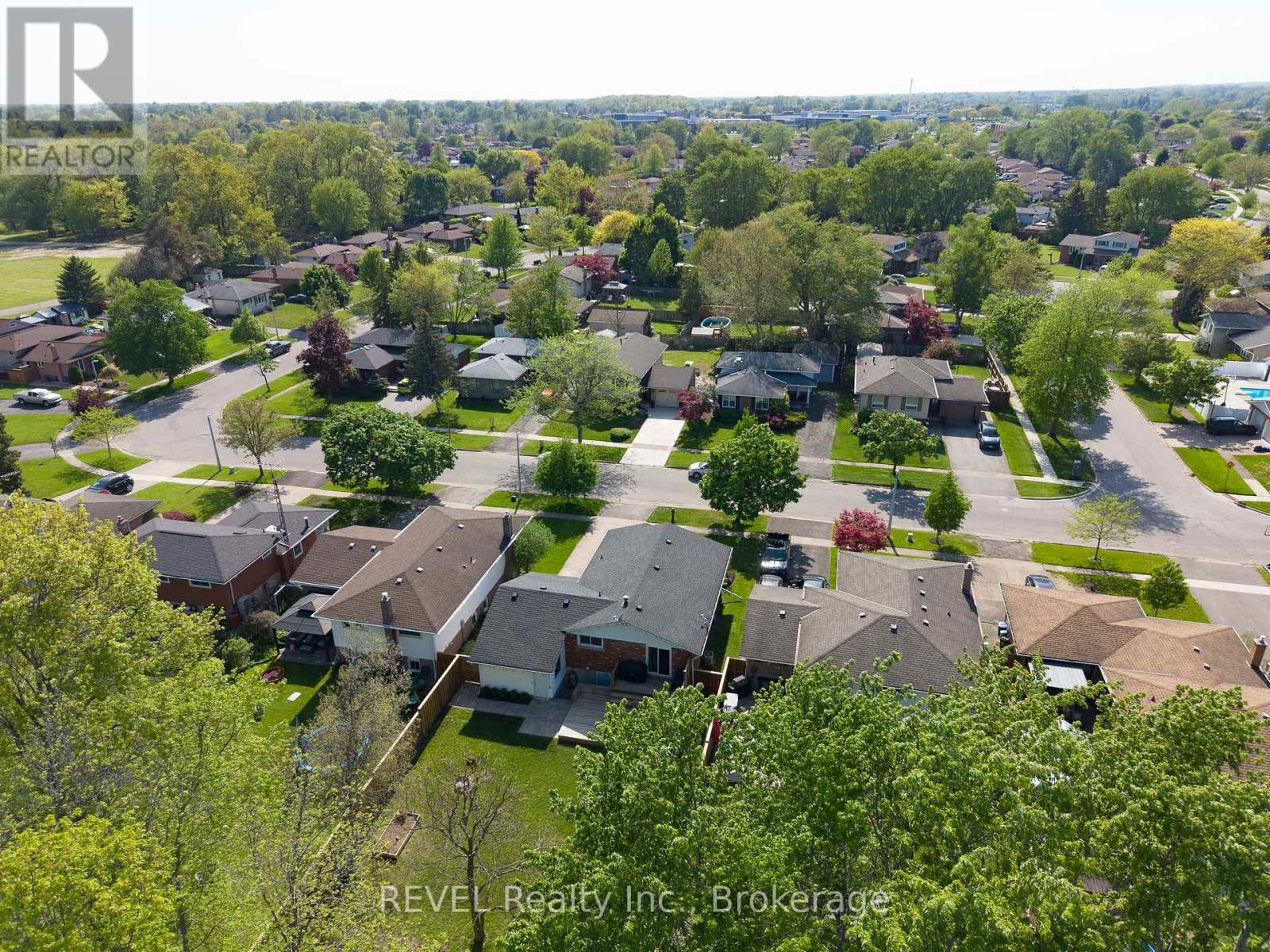 92 ROYAL OAK DRIVE - 48