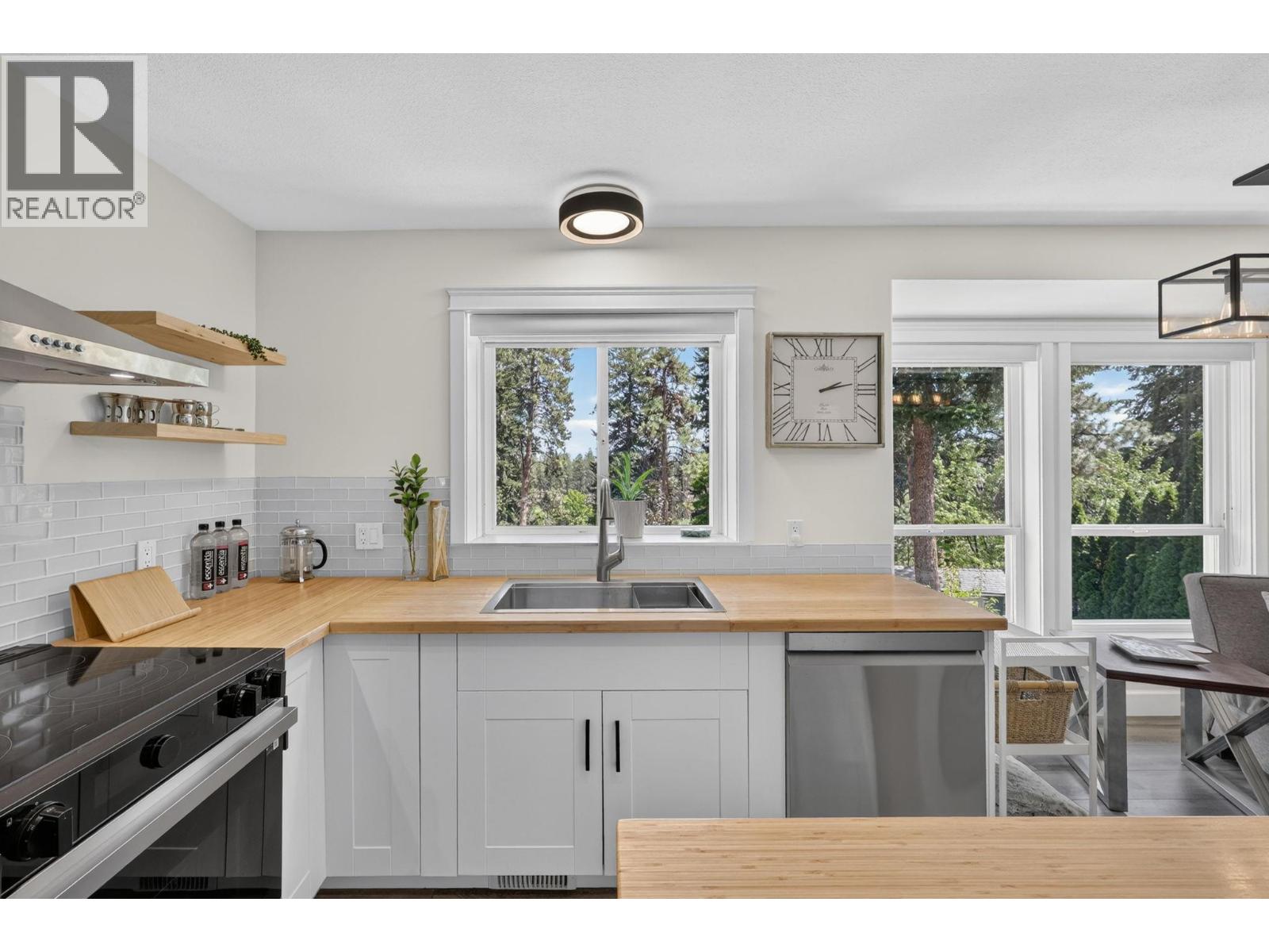 2156 Shannon Woods Way, West Kelowna