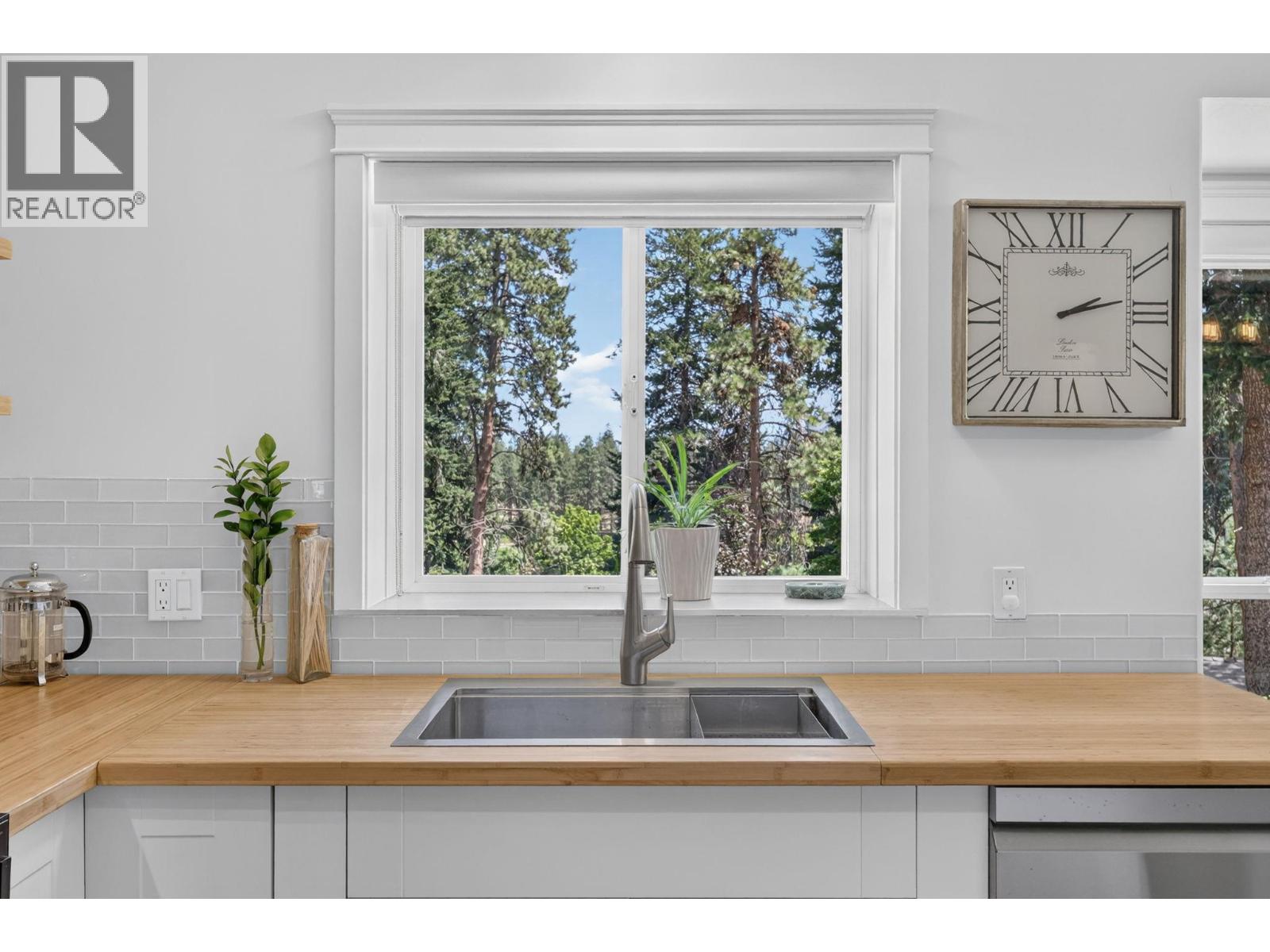 2156 Shannon Woods Way, West Kelowna