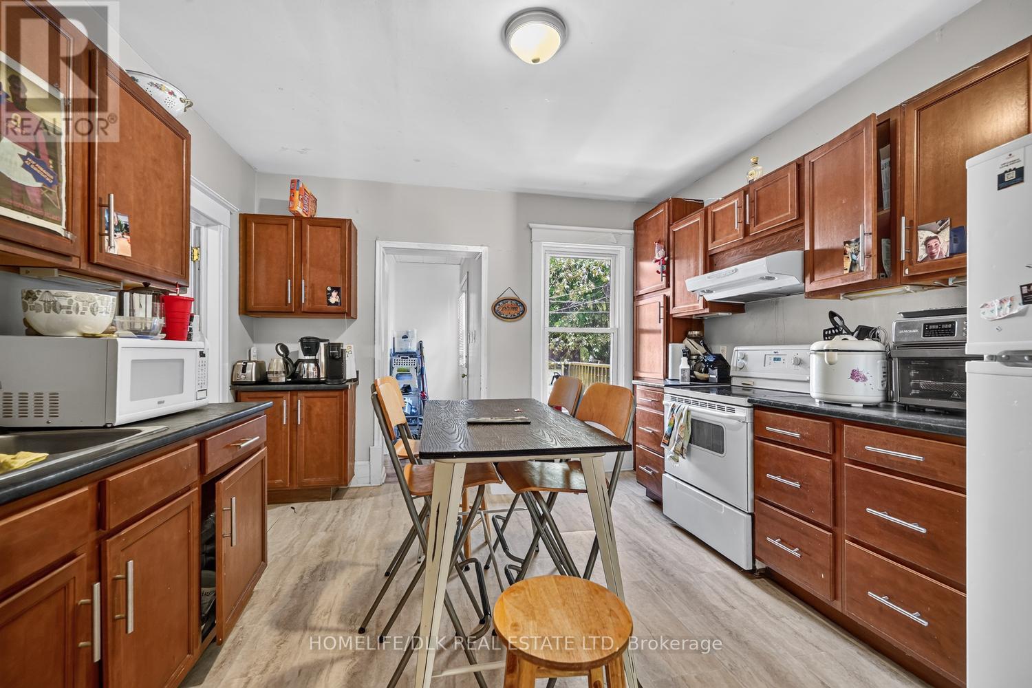 427 EARL STREET - 11